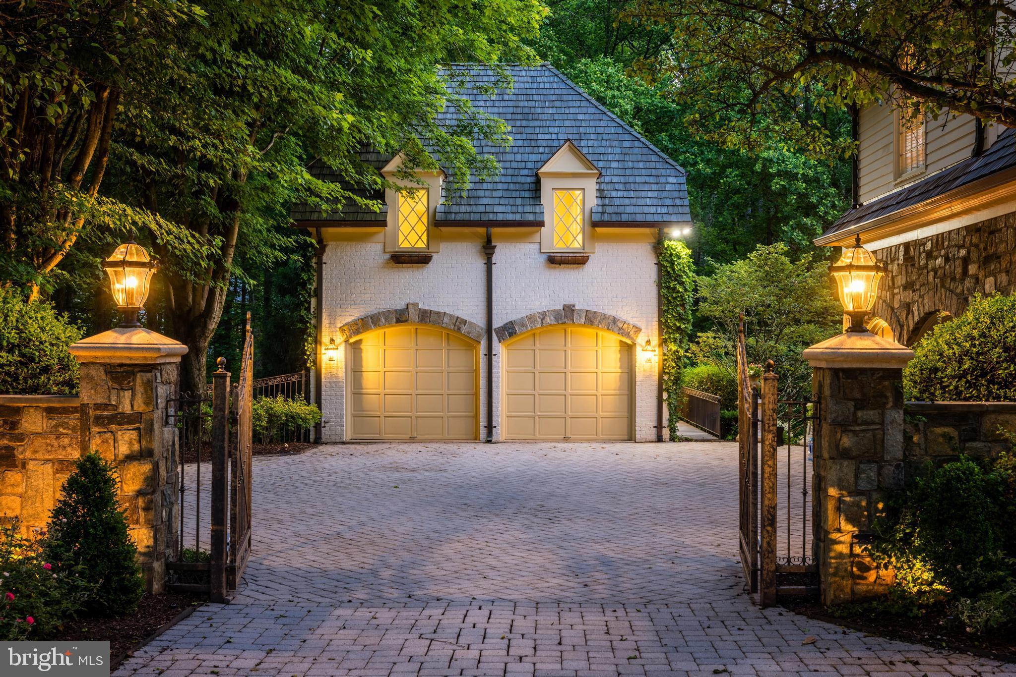 FALCON RIDGE - Residential