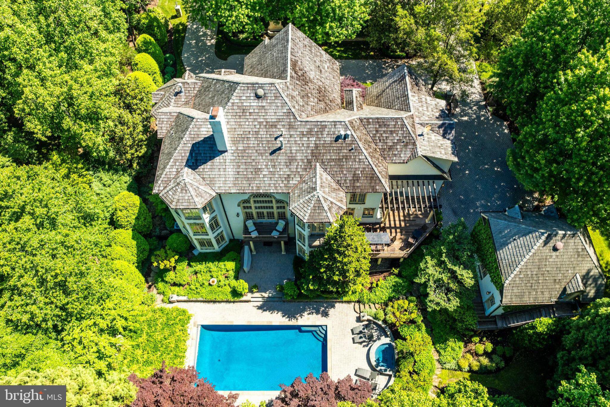 FALCON RIDGE - Residential