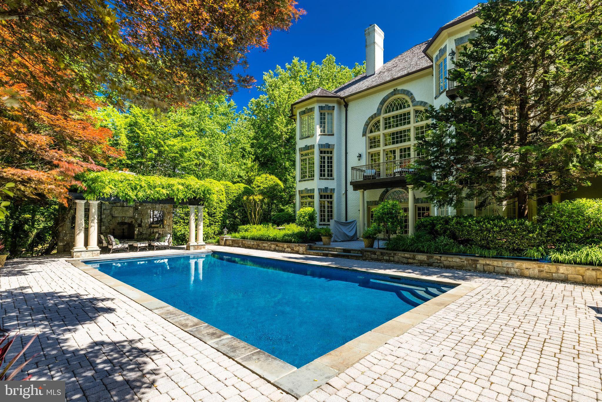 FALCON RIDGE - Residential