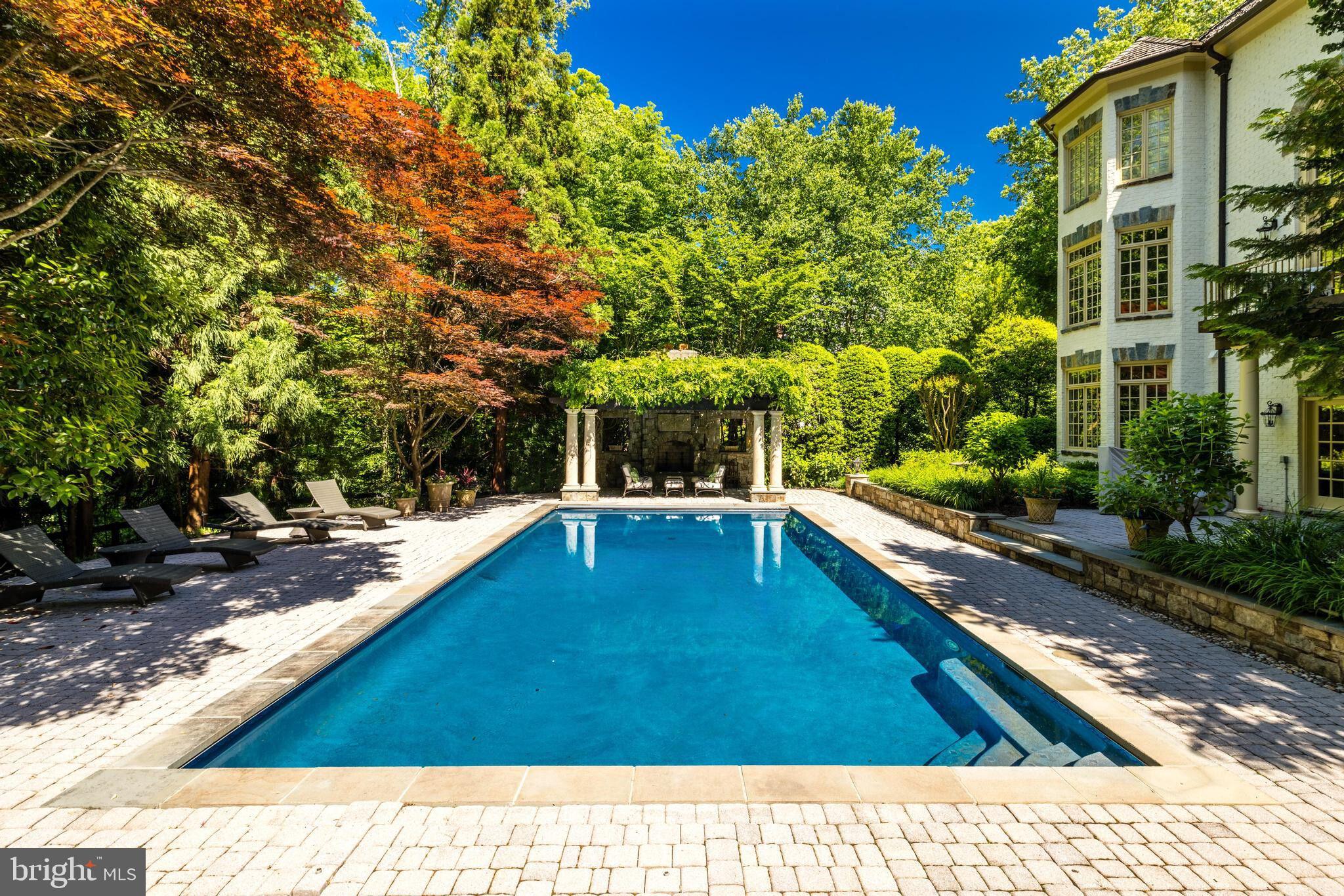 FALCON RIDGE - Residential