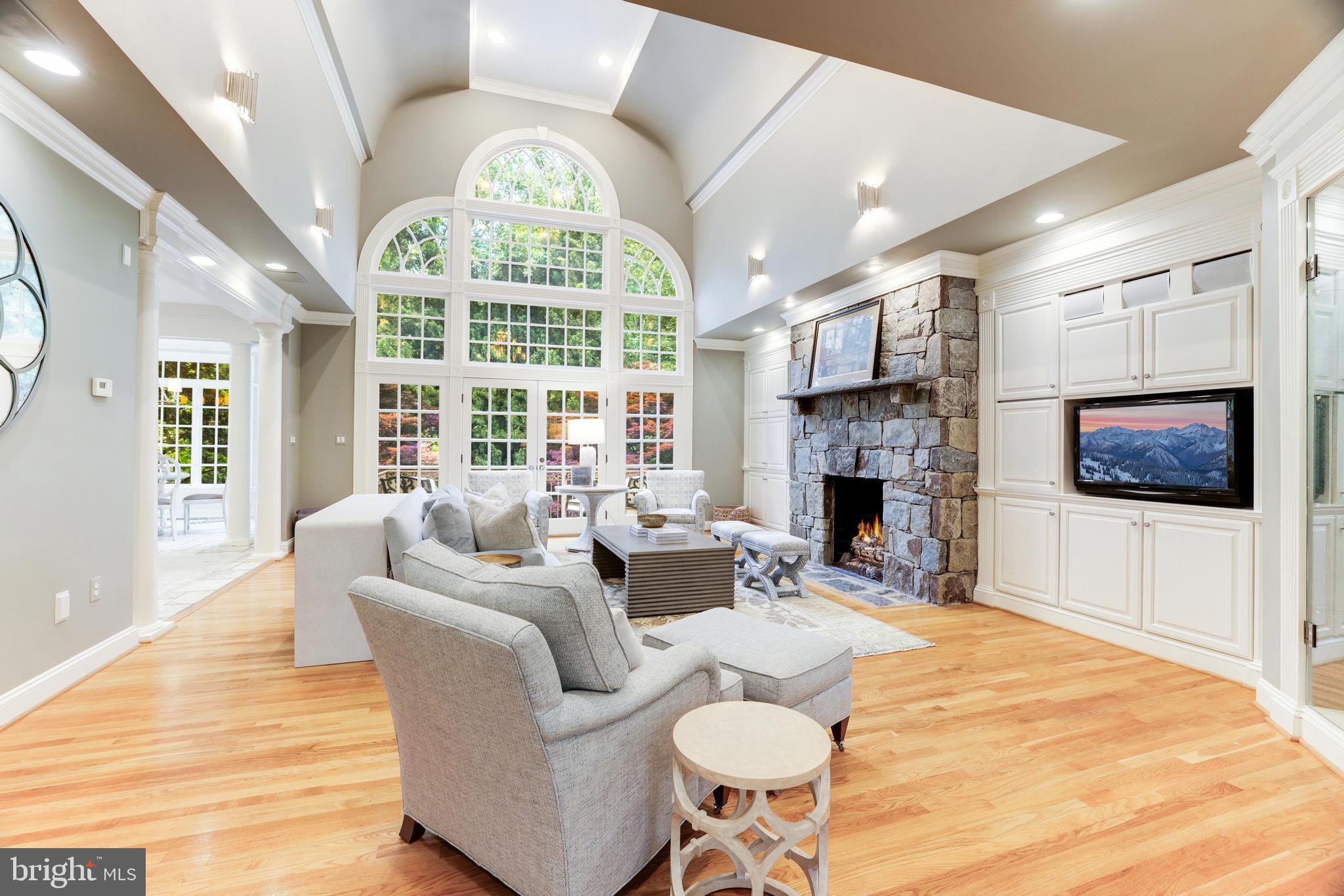 FALCON RIDGE - Residential