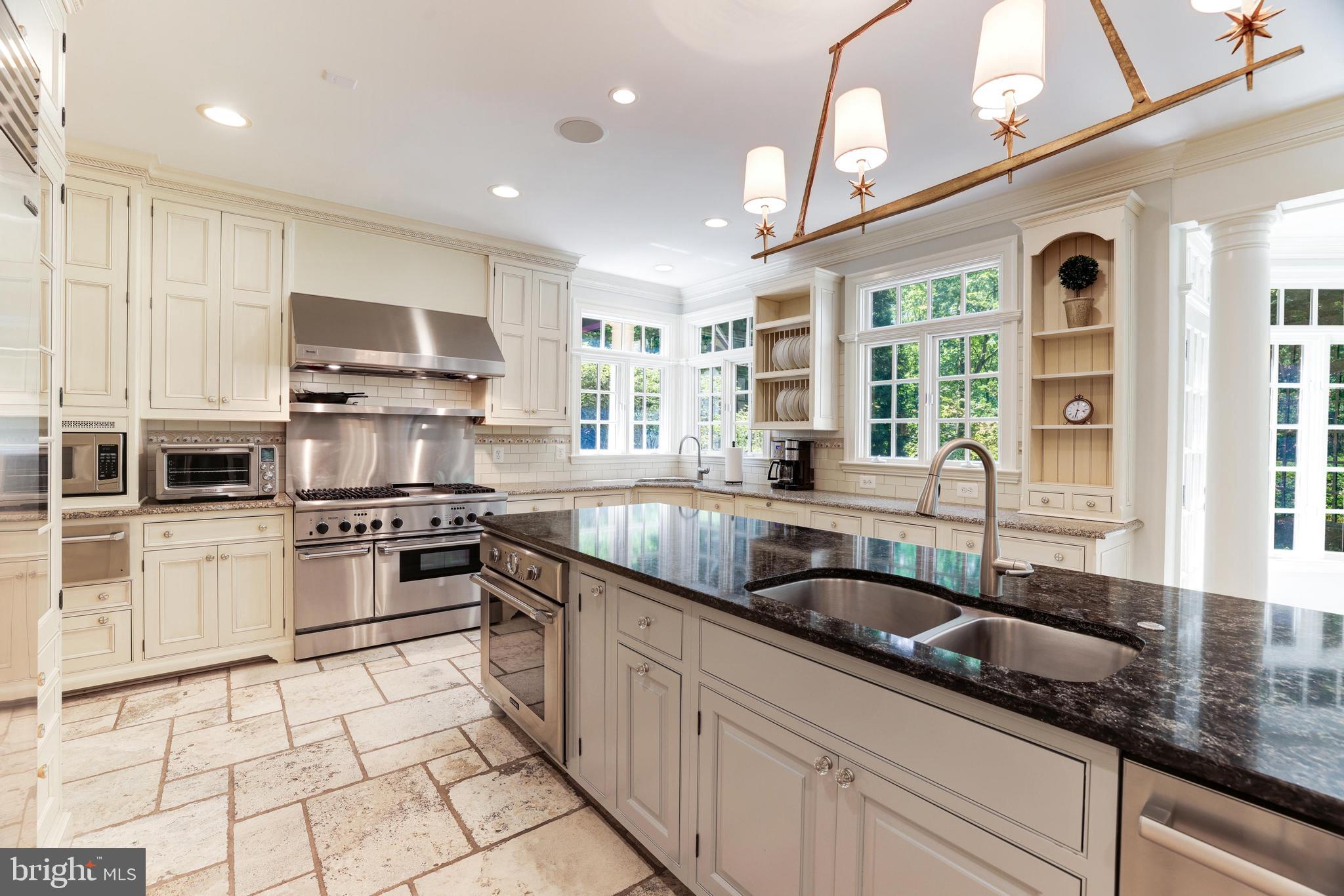 FALCON RIDGE - Residential