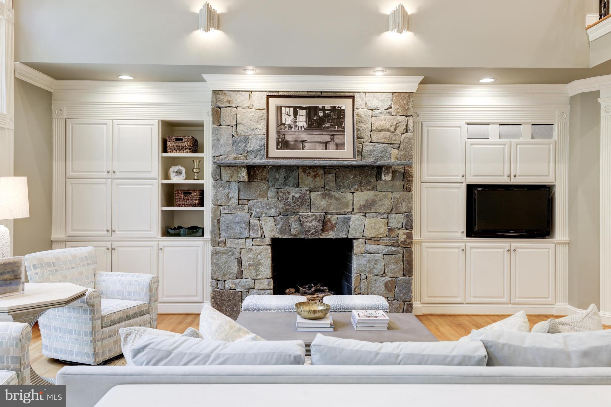 FALCON RIDGE - Residential