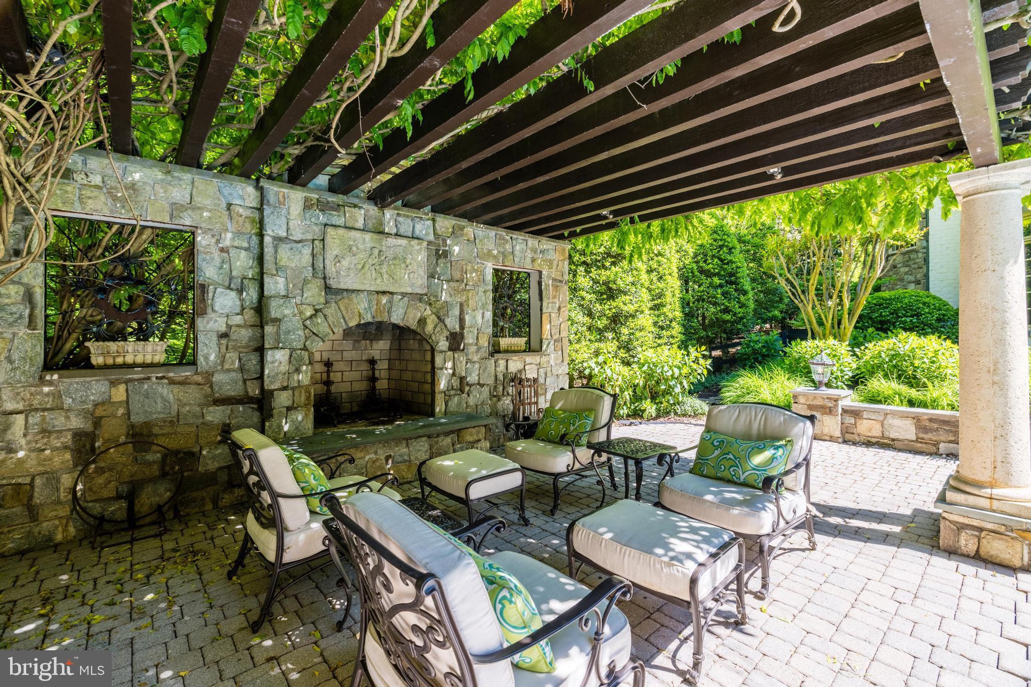 FALCON RIDGE - Residential