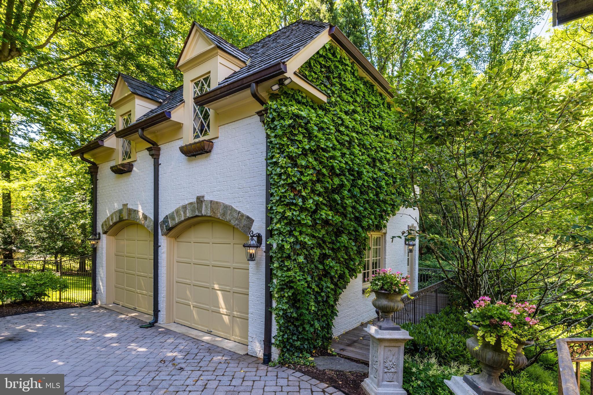 FALCON RIDGE - Residential