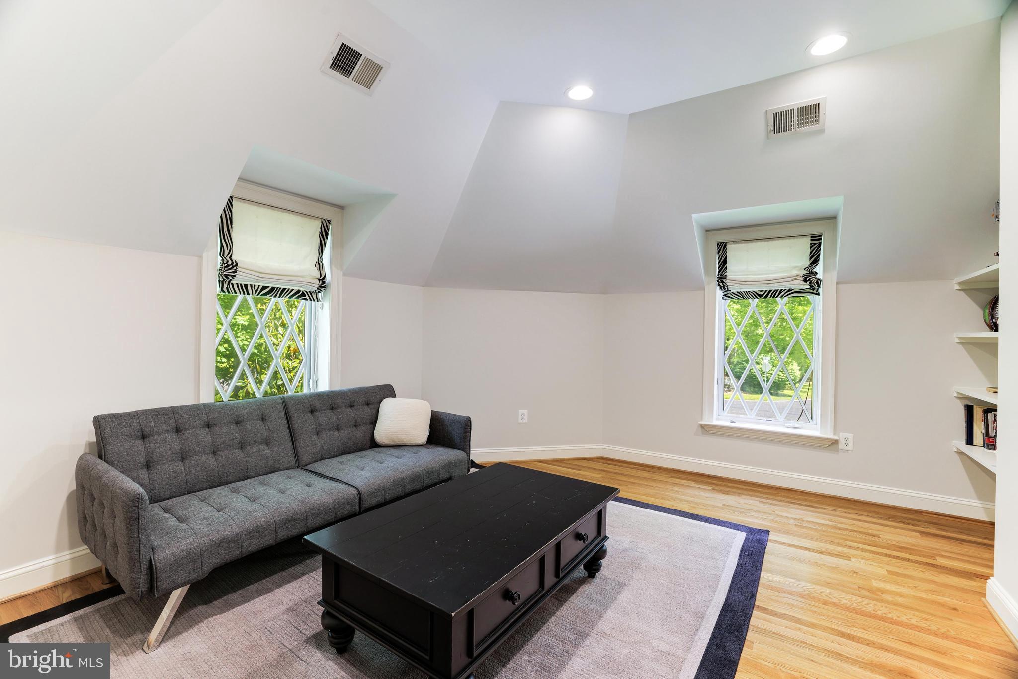 FALCON RIDGE - Residential