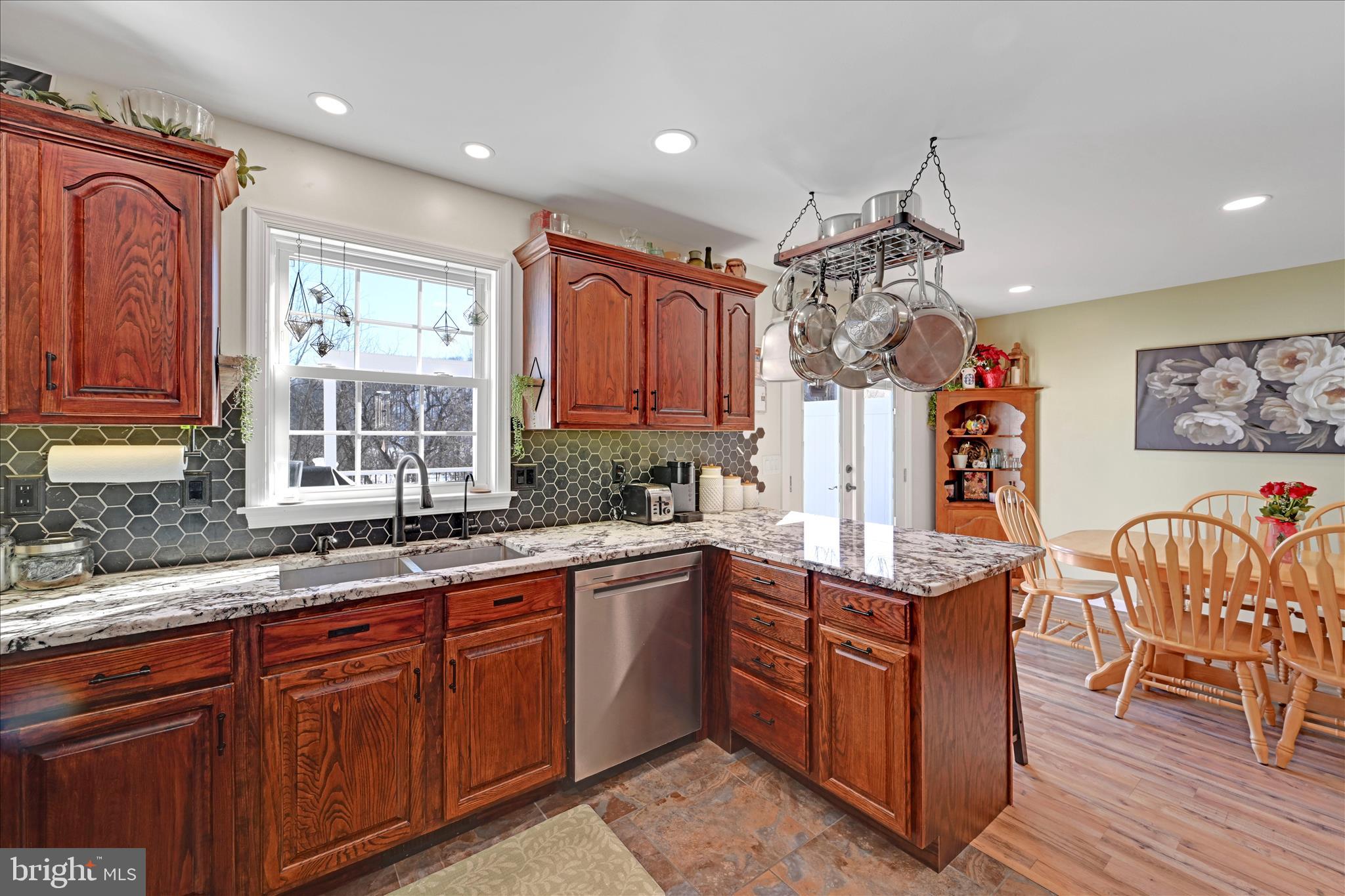 BROOKVIEW - Residential