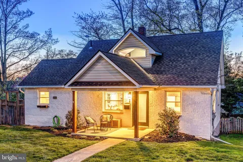 2939 Irvington Road, Falls Church, VA MLS: VAFX2235406