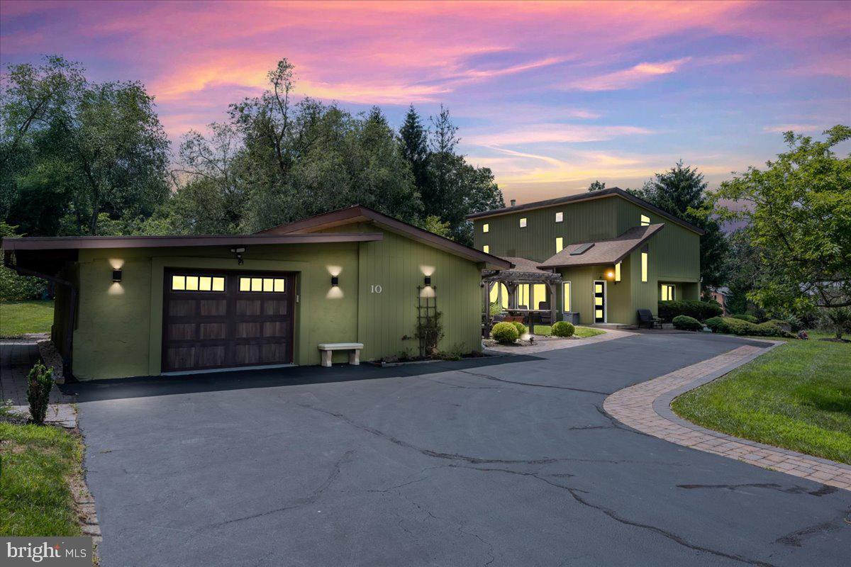 10 MIDDLE ACRE LANE