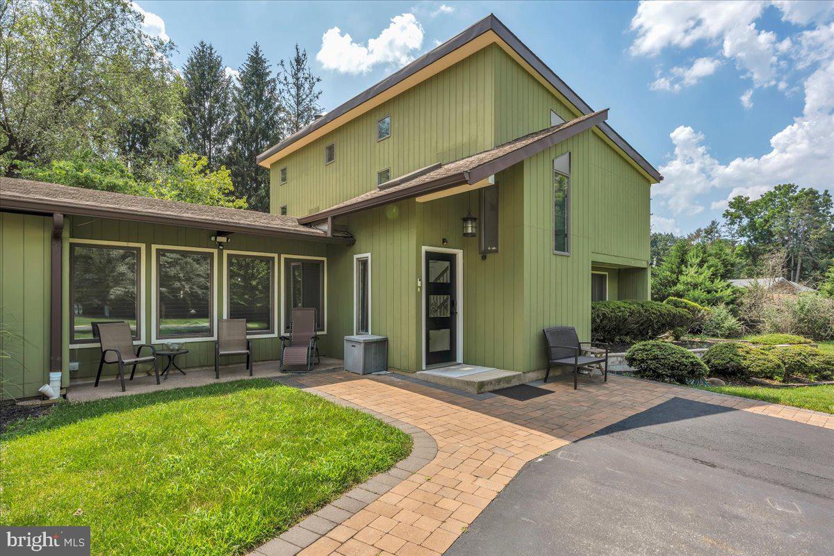 10 MIDDLE ACRE LANE