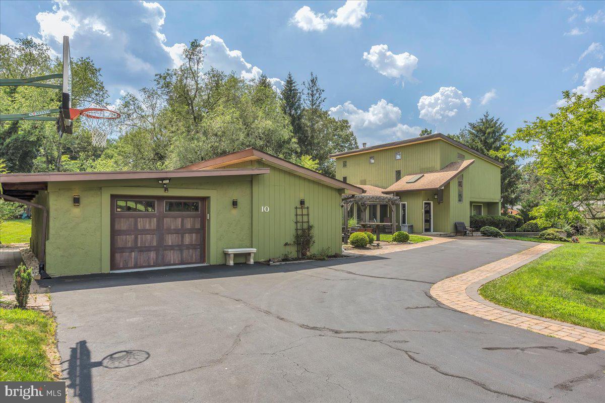 10 MIDDLE ACRE LANE