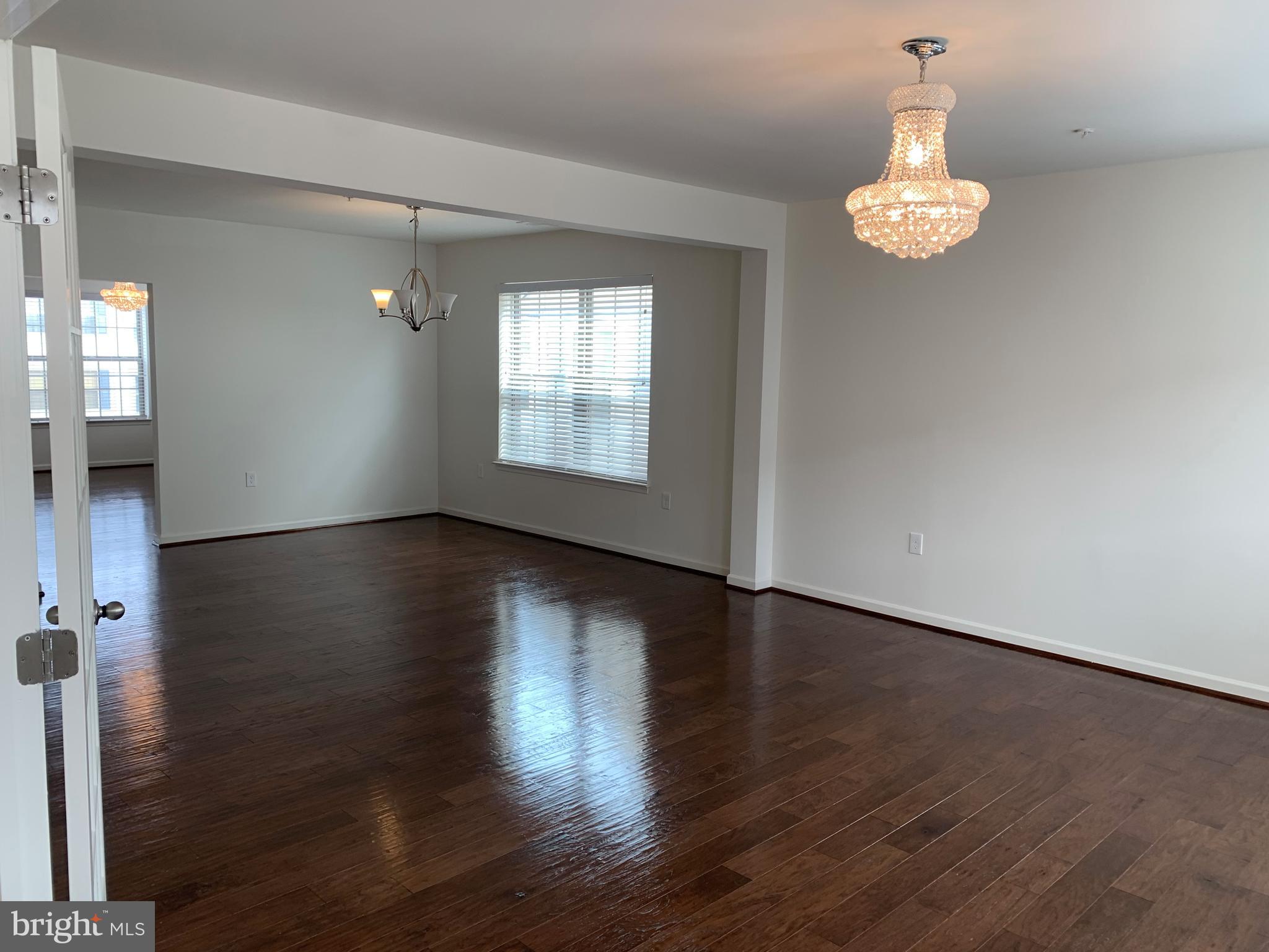 HAMPTON SQUARE CONDOMINIUMS - Residential Lease