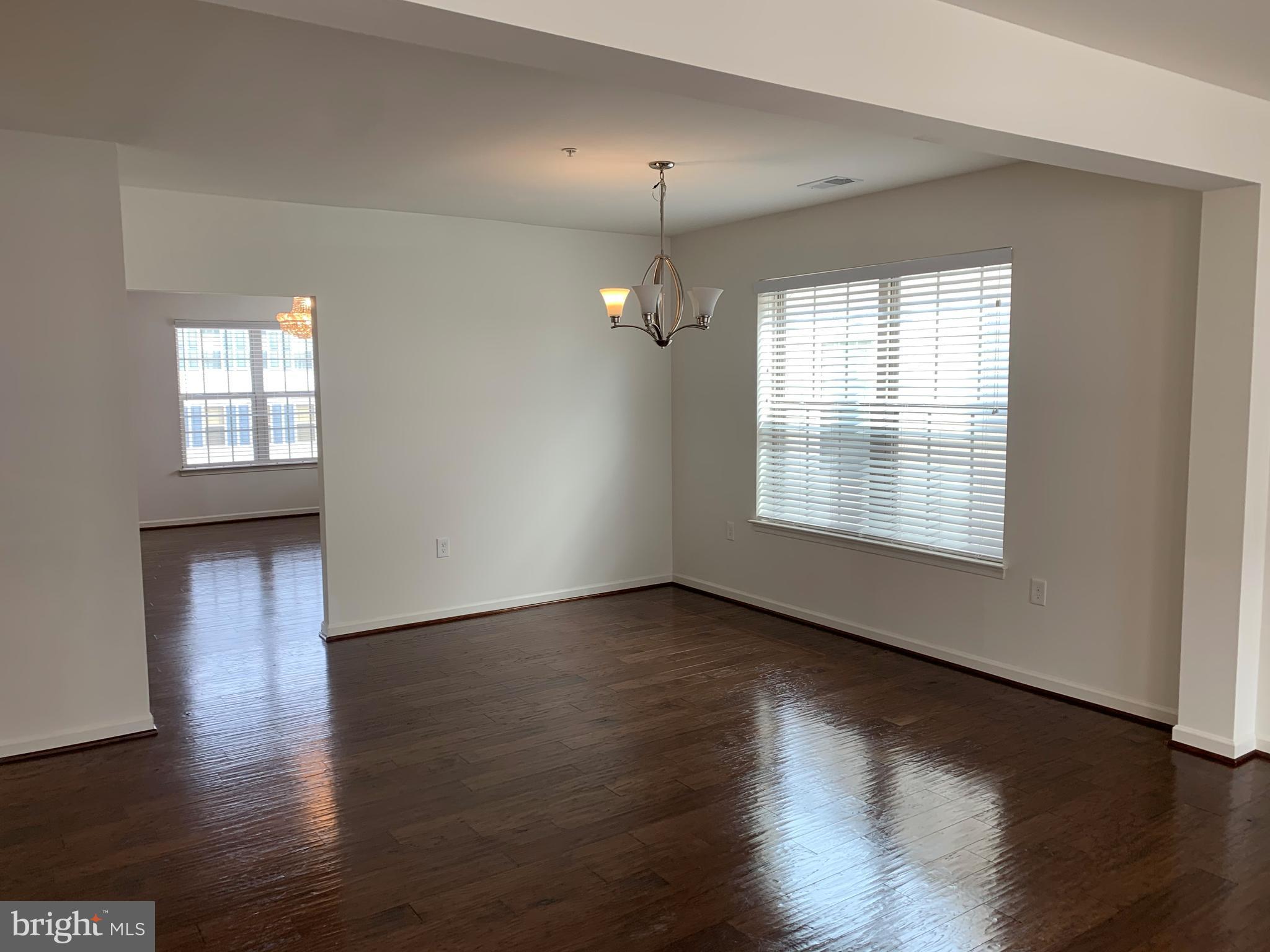 HAMPTON SQUARE CONDOMINIUMS - Residential Lease