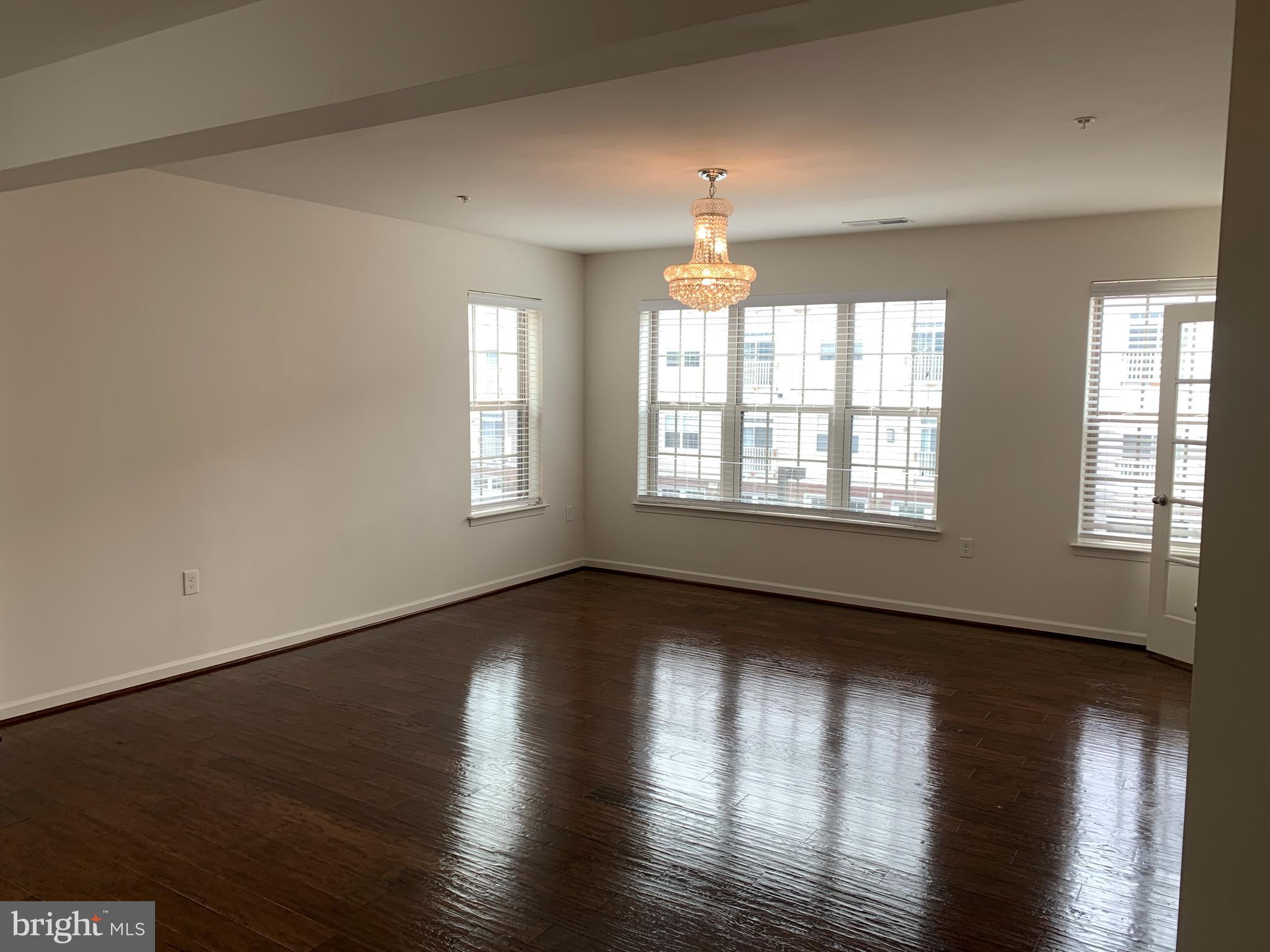 HAMPTON SQUARE CONDOMINIUMS - Residential Lease