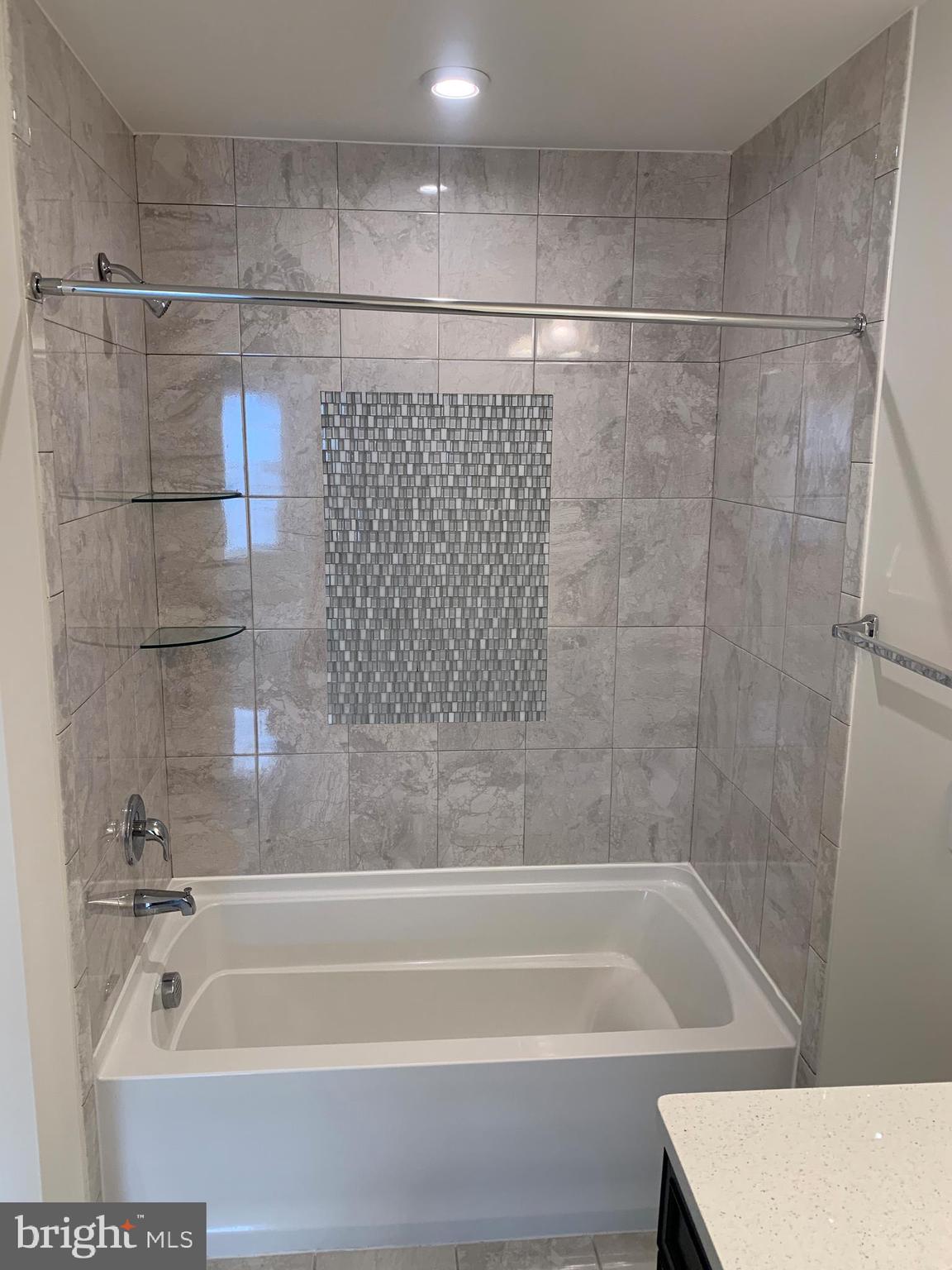 HAMPTON SQUARE CONDOMINIUMS - Residential Lease