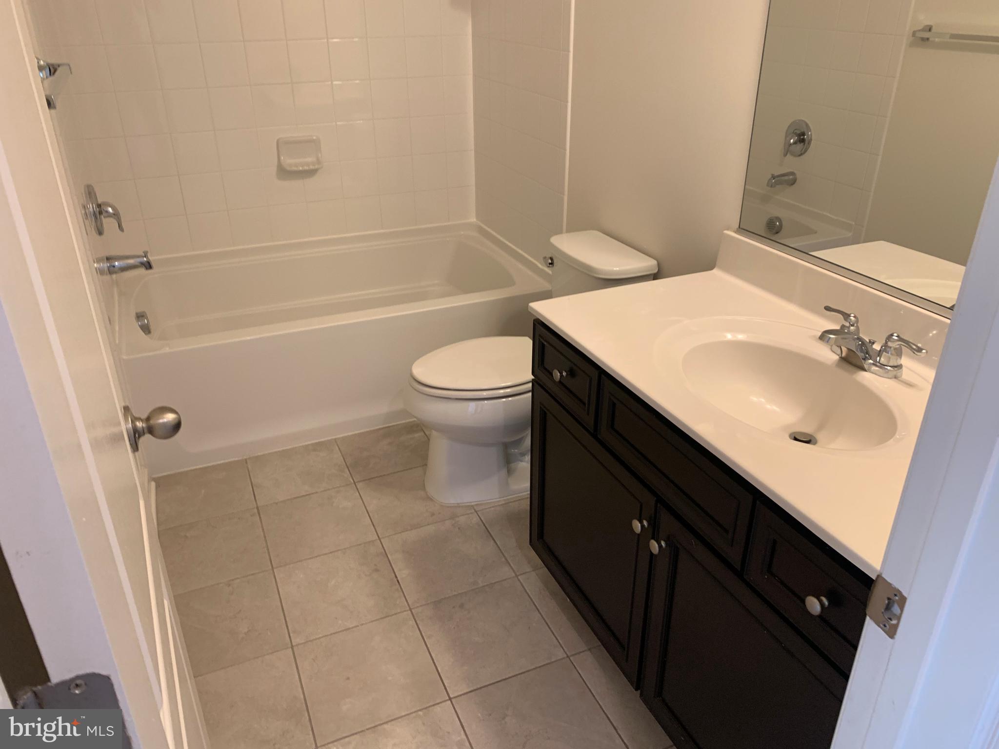 HAMPTON SQUARE CONDOMINIUMS - Residential Lease