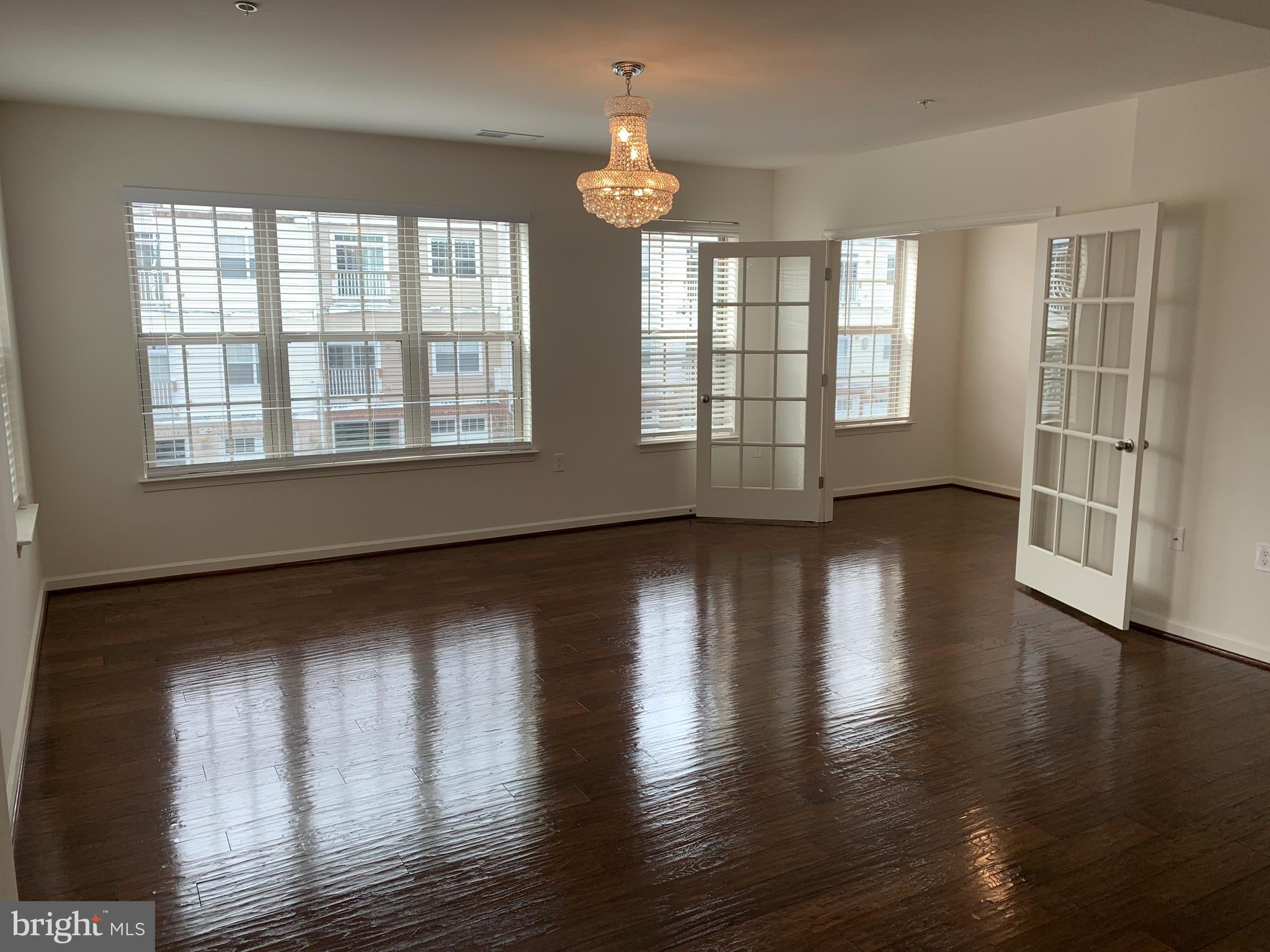 HAMPTON SQUARE CONDOMINIUMS - Residential Lease