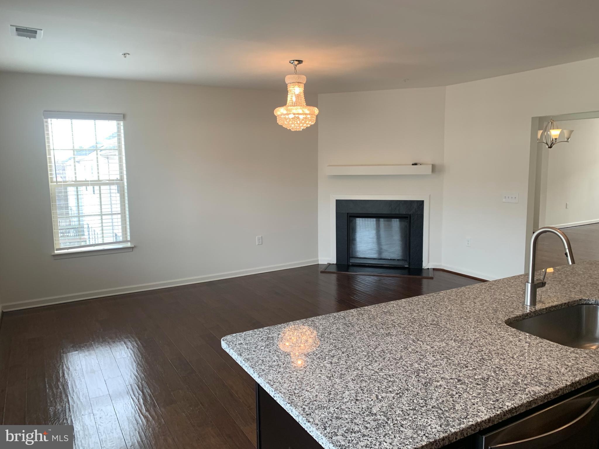 HAMPTON SQUARE CONDOMINIUMS - Residential Lease