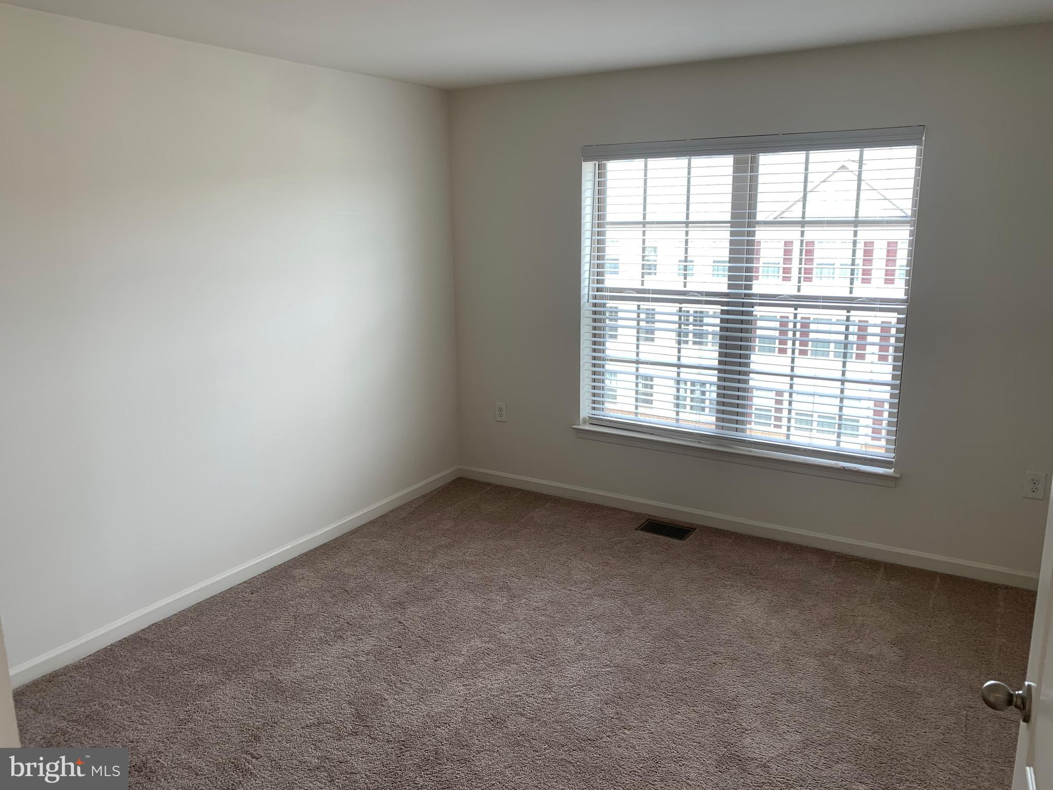 HAMPTON SQUARE CONDOMINIUMS - Residential Lease