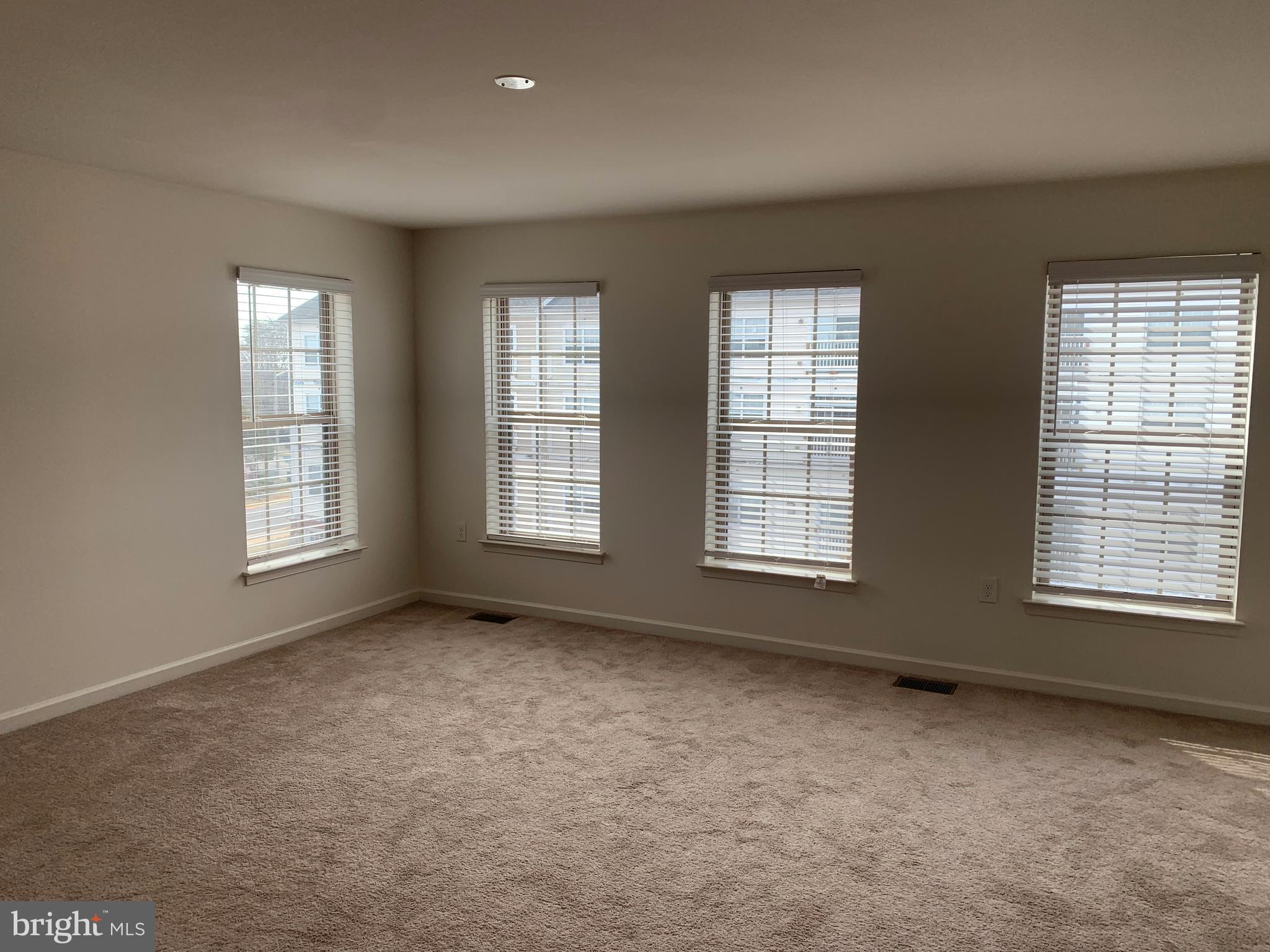 HAMPTON SQUARE CONDOMINIUMS - Residential Lease