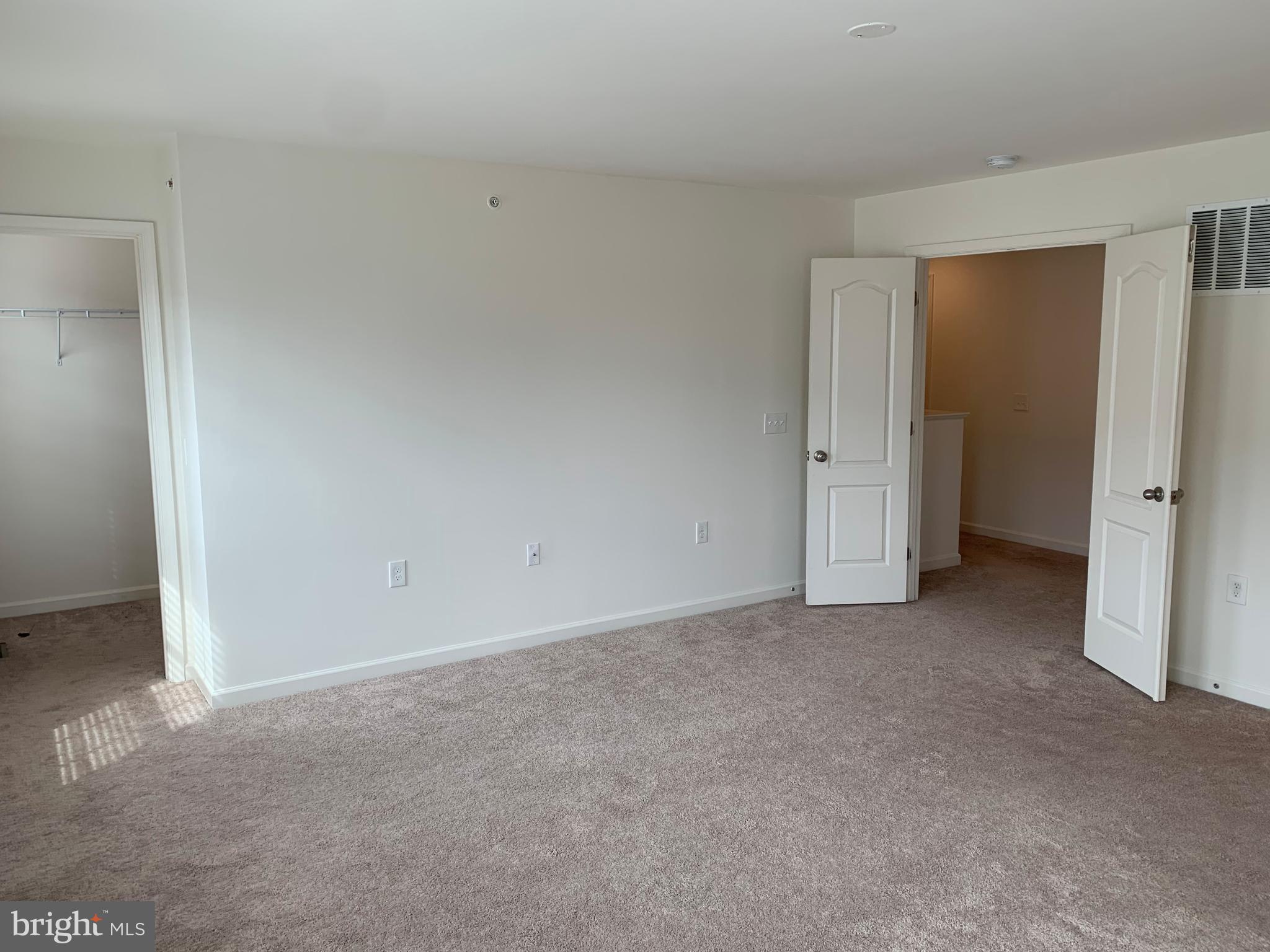 HAMPTON SQUARE CONDOMINIUMS - Residential Lease