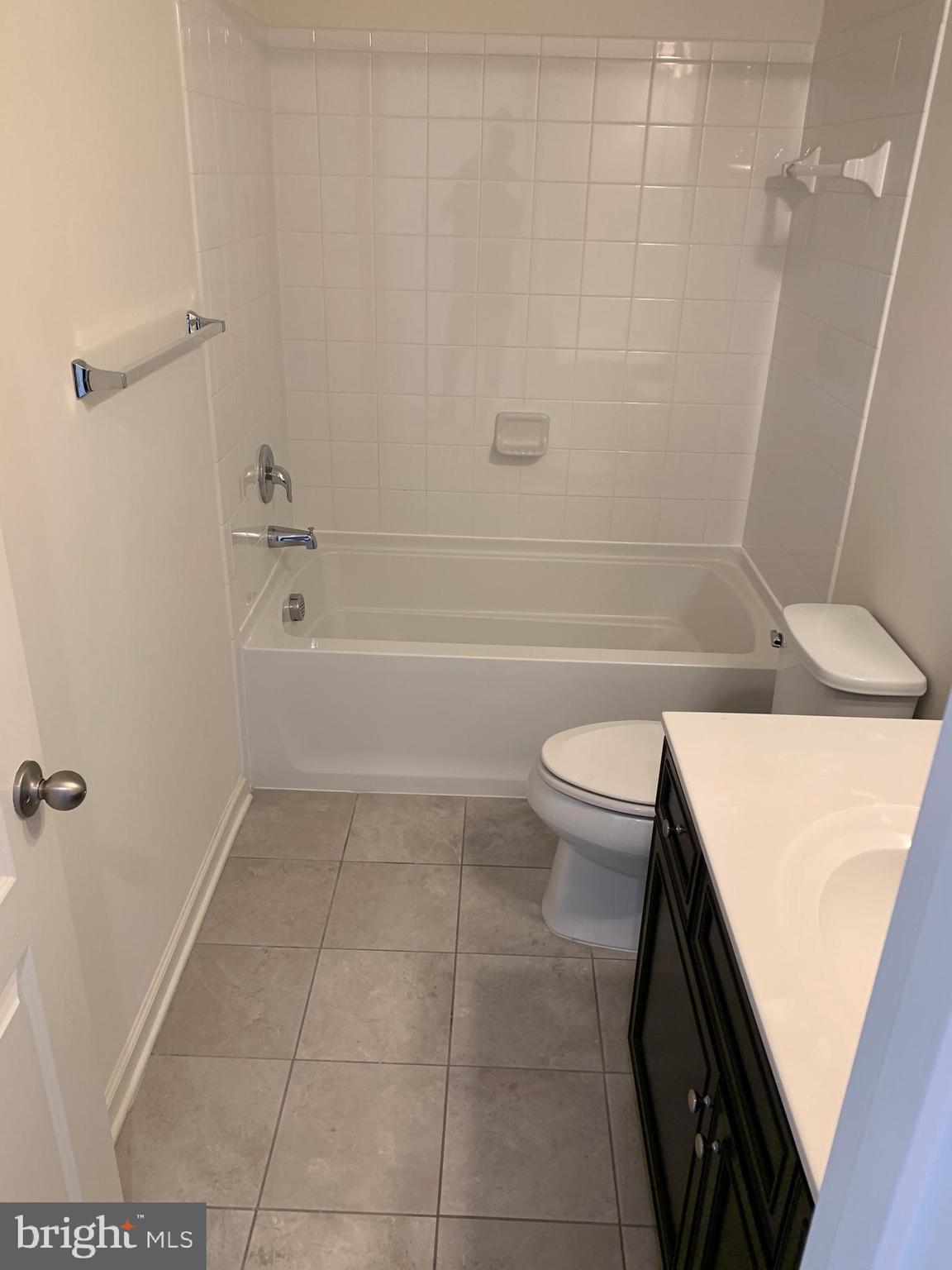 HAMPTON SQUARE CONDOMINIUMS - Residential Lease