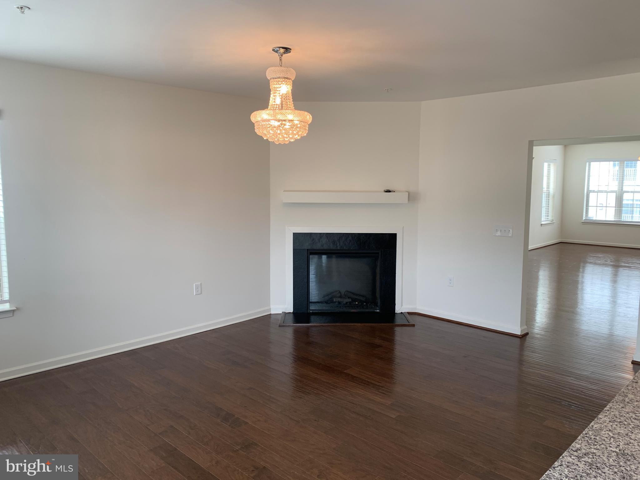 HAMPTON SQUARE CONDOMINIUMS - Residential Lease