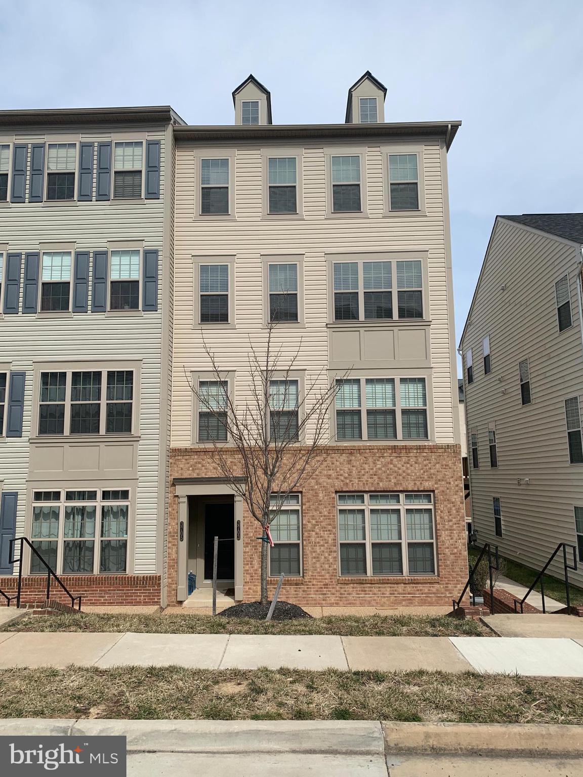 HAMPTON SQUARE CONDOMINIUMS - Residential Lease