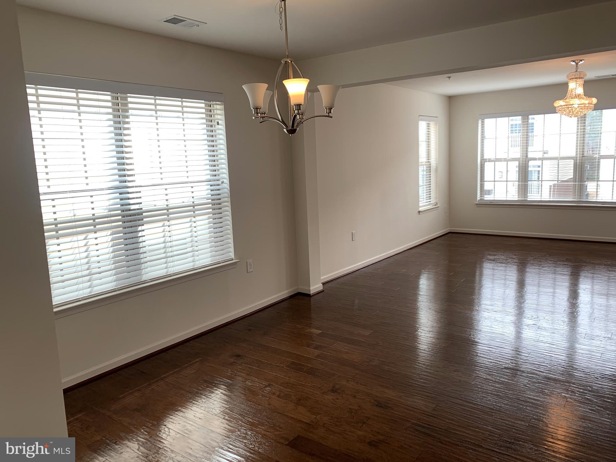 HAMPTON SQUARE CONDOMINIUMS - Residential Lease