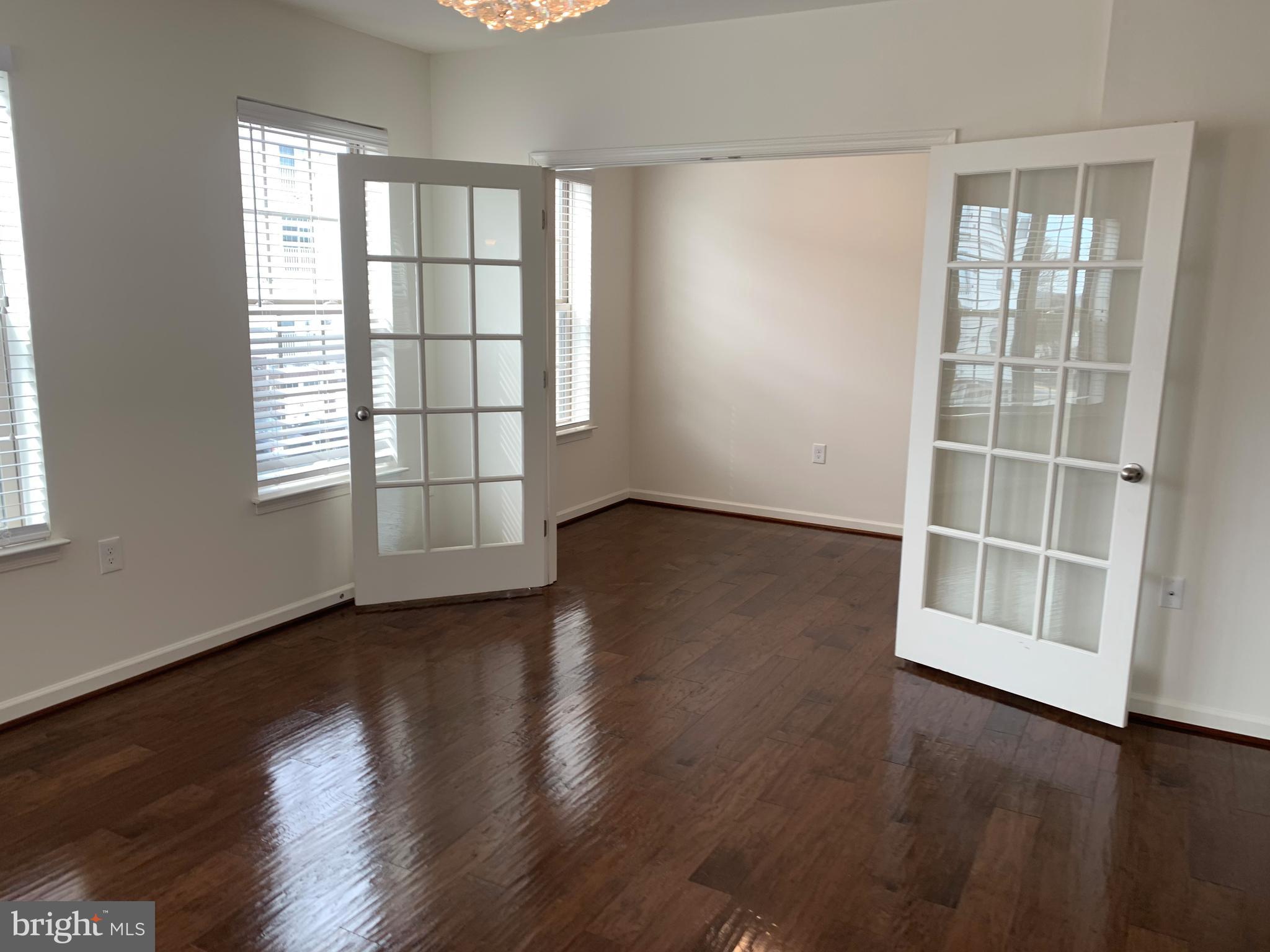 HAMPTON SQUARE CONDOMINIUMS - Residential Lease