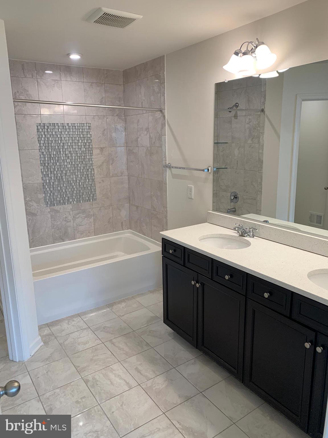 HAMPTON SQUARE CONDOMINIUMS - Residential Lease