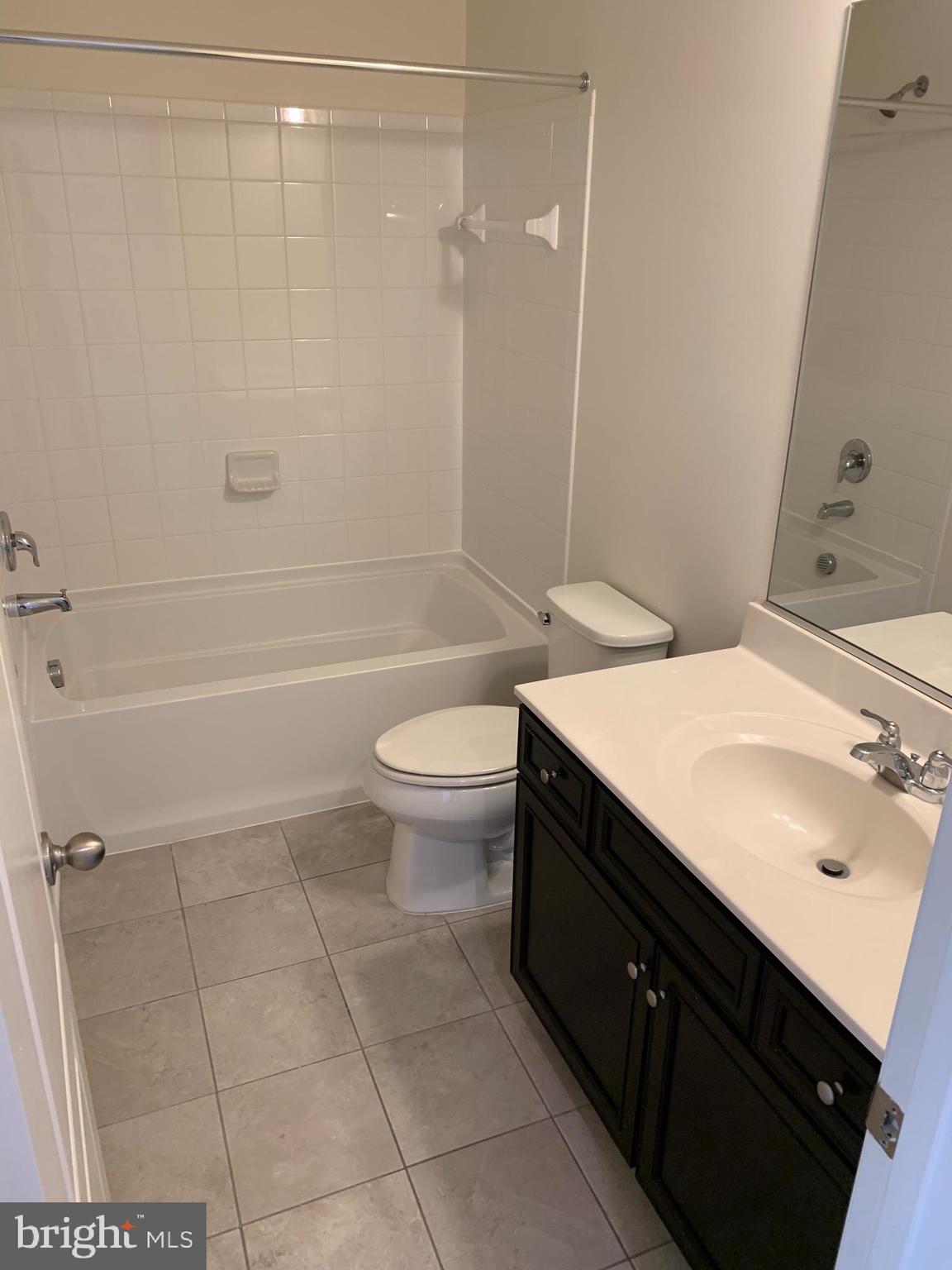 HAMPTON SQUARE CONDOMINIUMS - Residential Lease