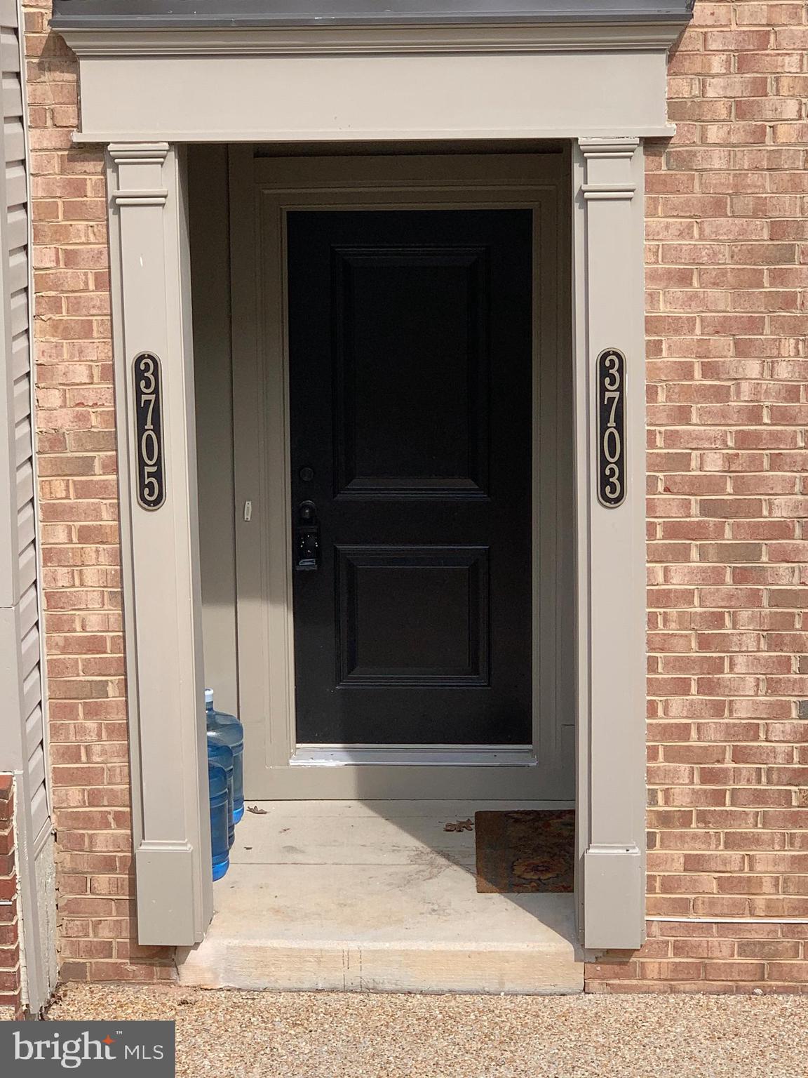 HAMPTON SQUARE CONDOMINIUMS - Residential Lease