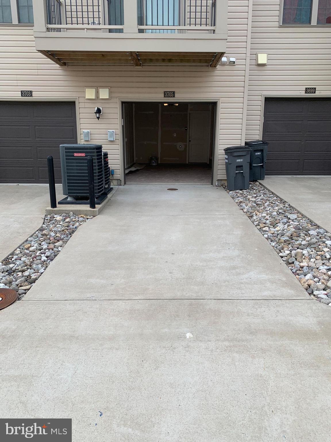 HAMPTON SQUARE CONDOMINIUMS - Residential Lease