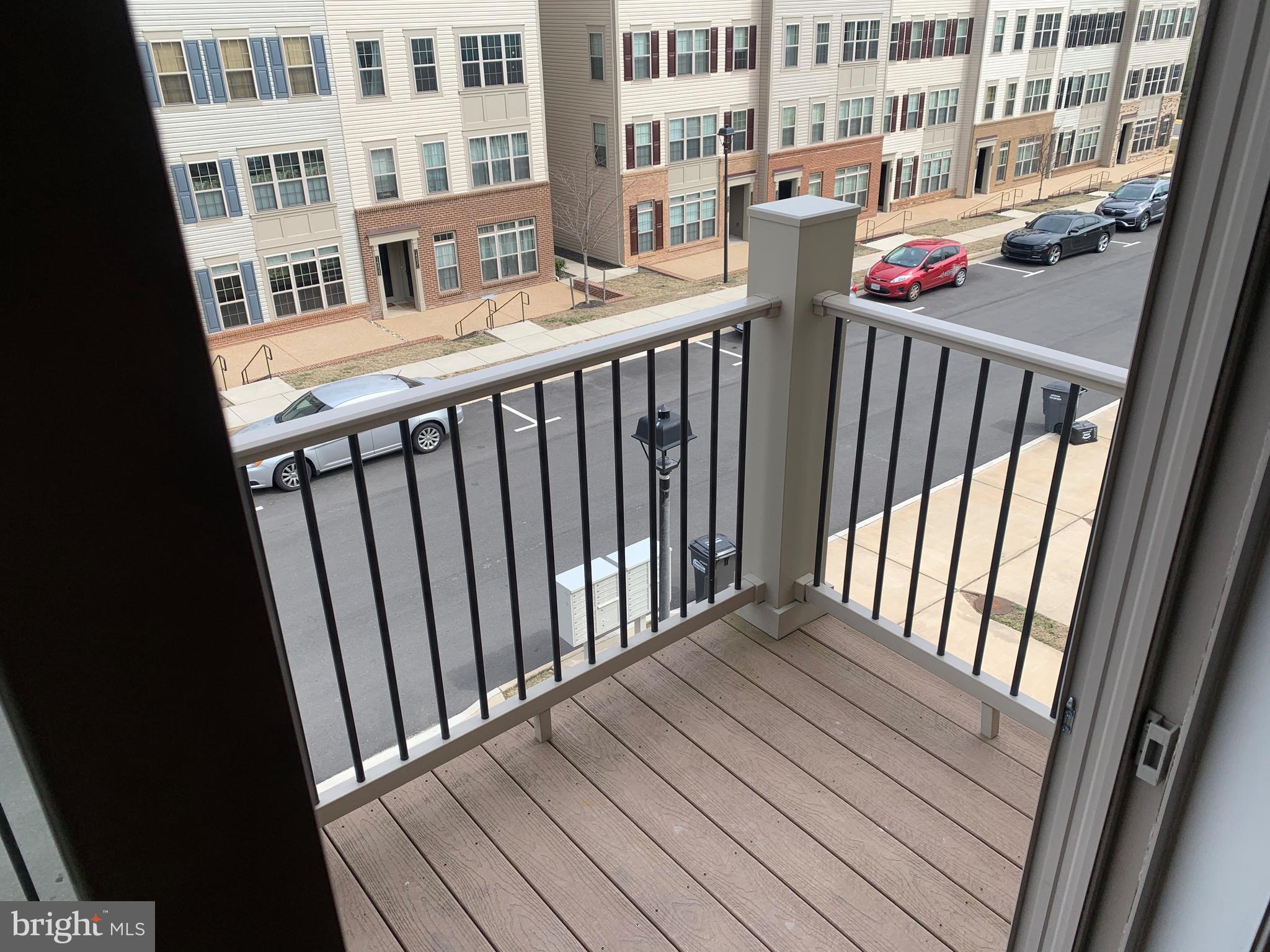 HAMPTON SQUARE CONDOMINIUMS - Residential Lease