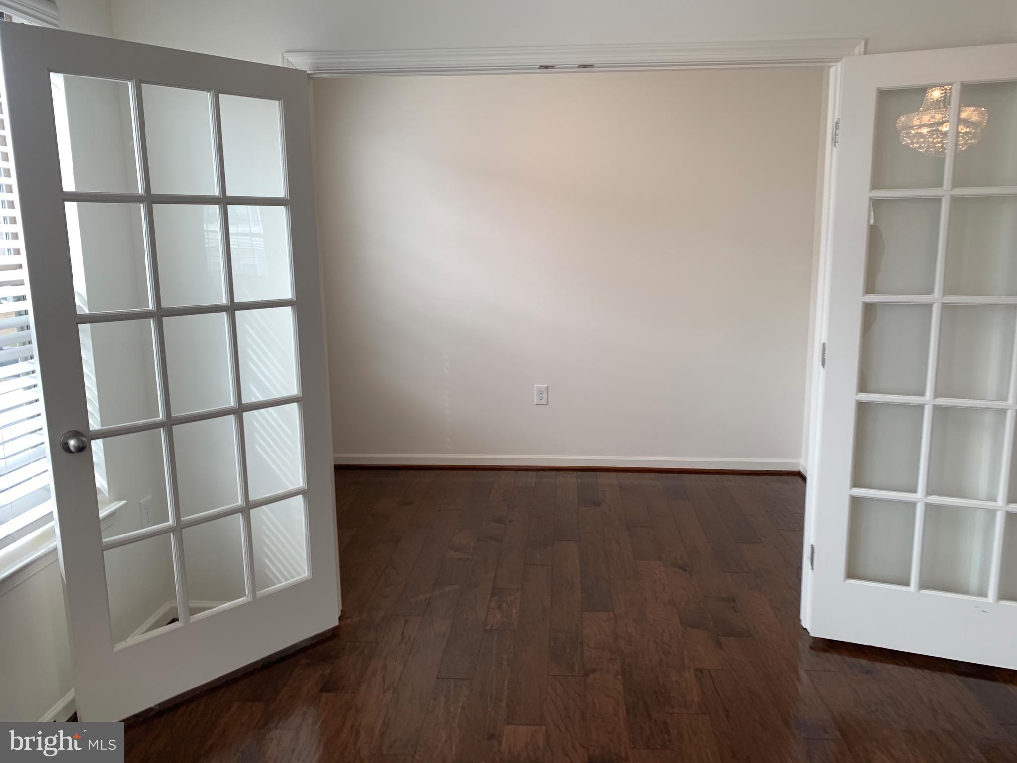 HAMPTON SQUARE CONDOMINIUMS - Residential Lease