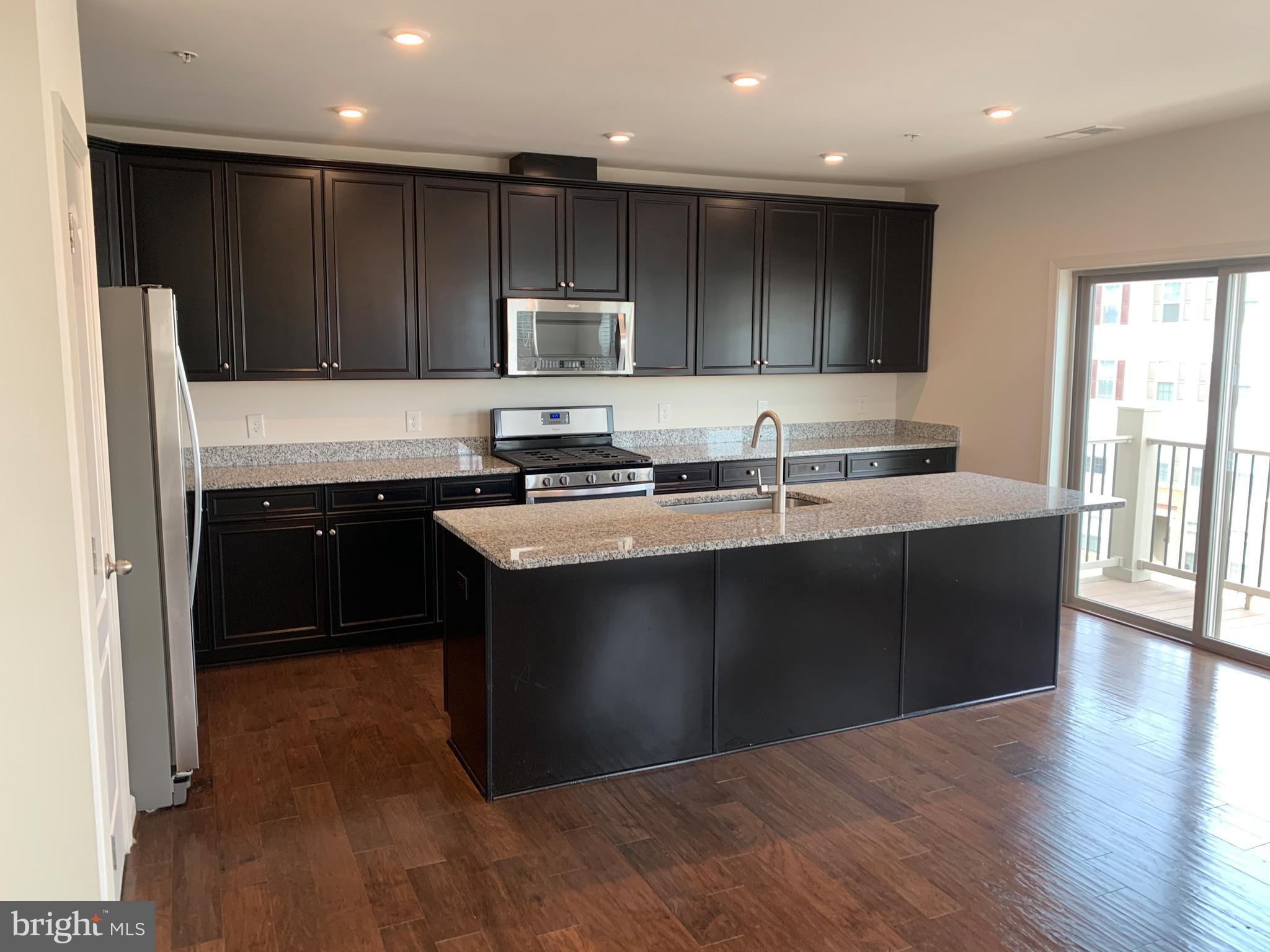 HAMPTON SQUARE CONDOMINIUMS - Residential Lease