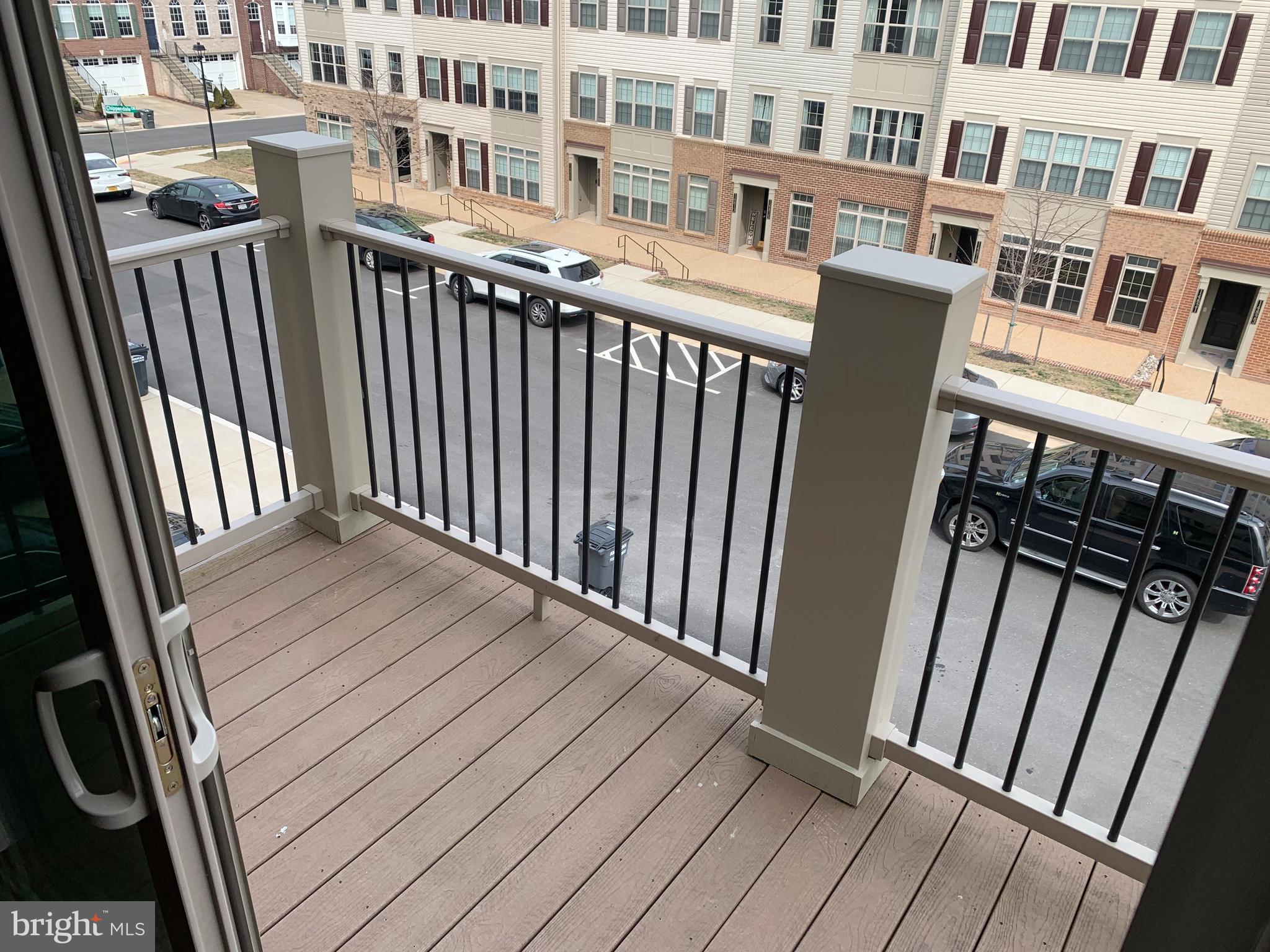 HAMPTON SQUARE CONDOMINIUMS - Residential Lease