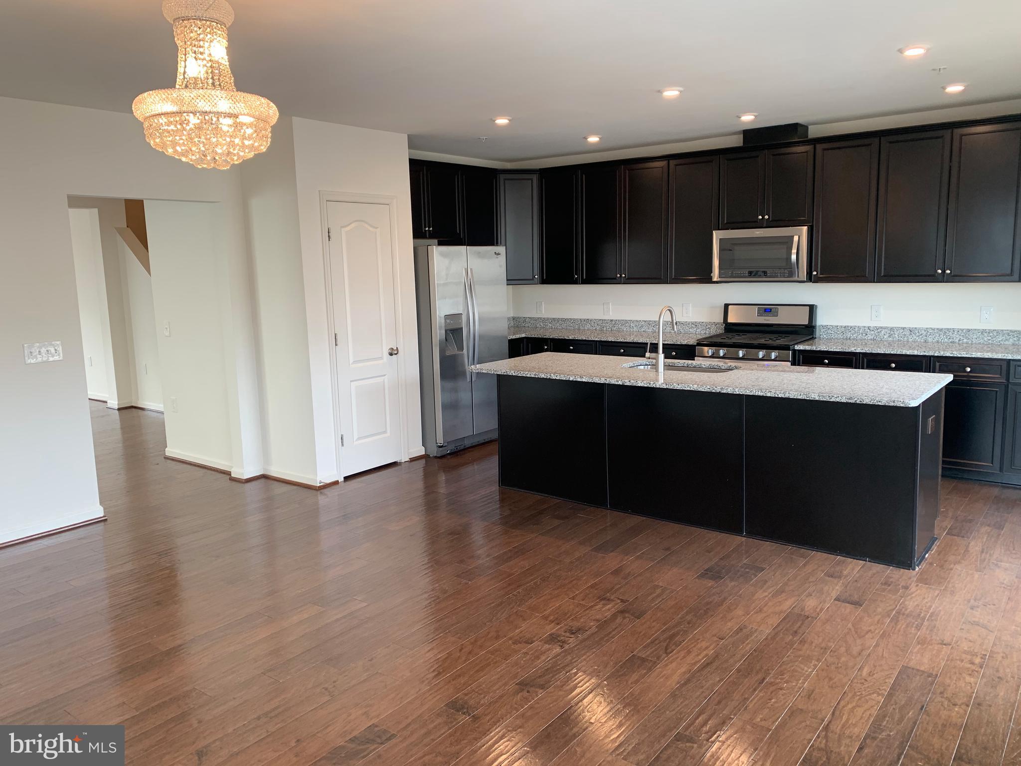 HAMPTON SQUARE CONDOMINIUMS - Residential Lease