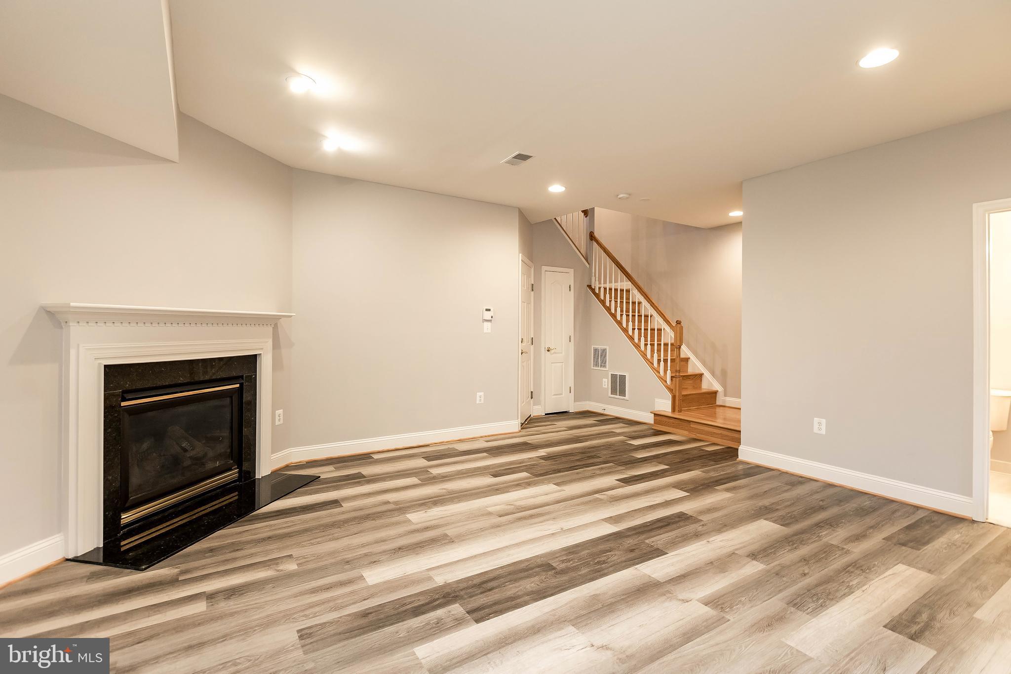 CYRANDALL VALLEY - Residential Lease