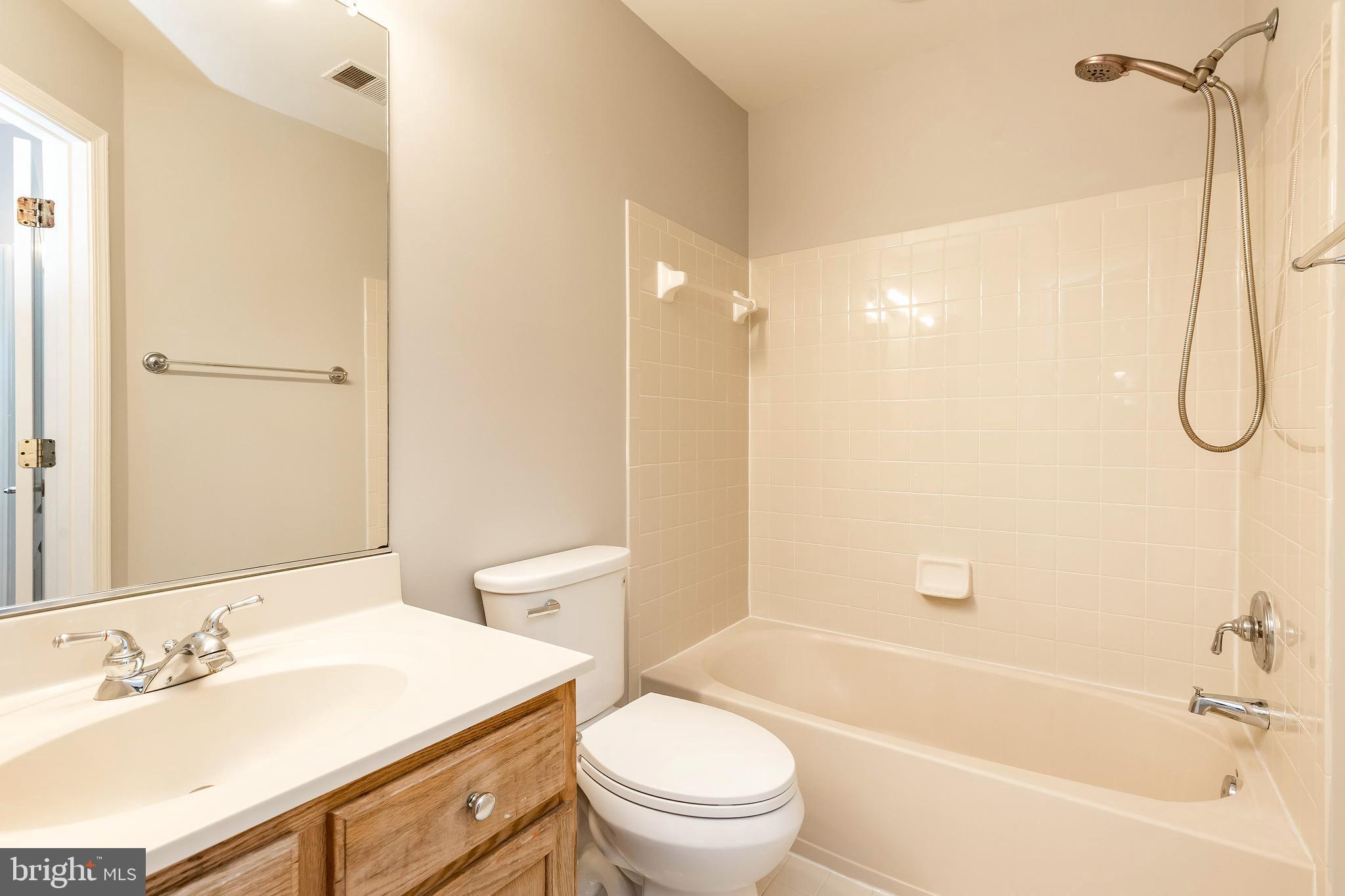 CYRANDALL VALLEY - Residential Lease