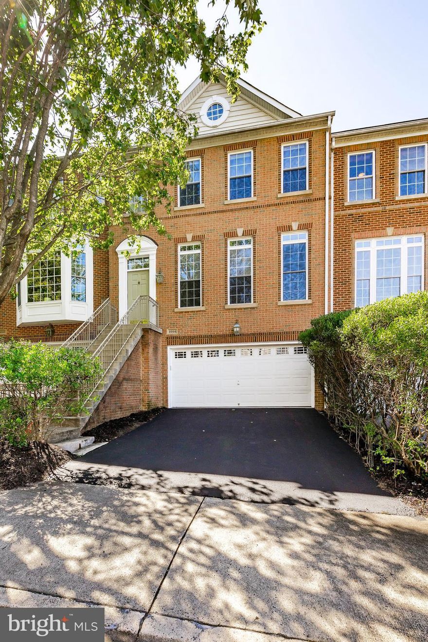 LUXURY 24FT 2 CAR GAR BRICK FRONT TH IN OAKTON. 1 MILE TO VIENNA METRO & OAKTON HS. 20 MIN DRIVE TO D.C. 3BR/3.5BA WITH REAR EXTENSION ON ALL 3 LEVELS. REAR DECK. HARDWD/FAUXWOOD FLOOR THROUGH OUT. SECURITY SYSTEM. LEASE TERM:1 YR- 4 YR. $50 APP FEE PER ADULT ON LEASE. APPLY ONLINE AS WELL AS ON NVAR PAPER APPLICATION WITH TENANT 'S PHOTO ID AND PROOF OF INCOME. Landlord is looking for tenant with good credit(700+), good rental history, no pets, non-smoking,  Available May 1.