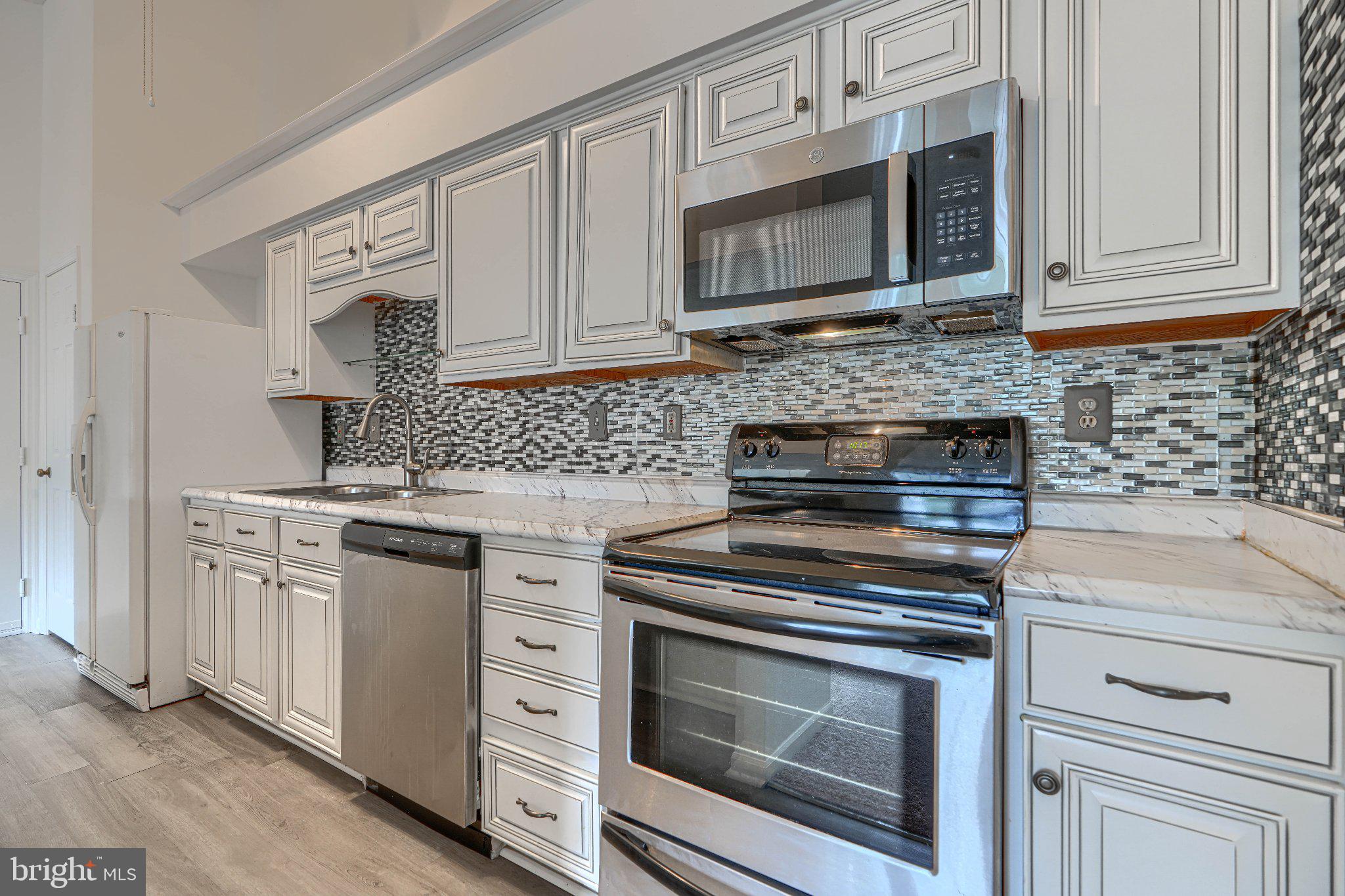 1470 GREENBRIAR CIRCLE 2
