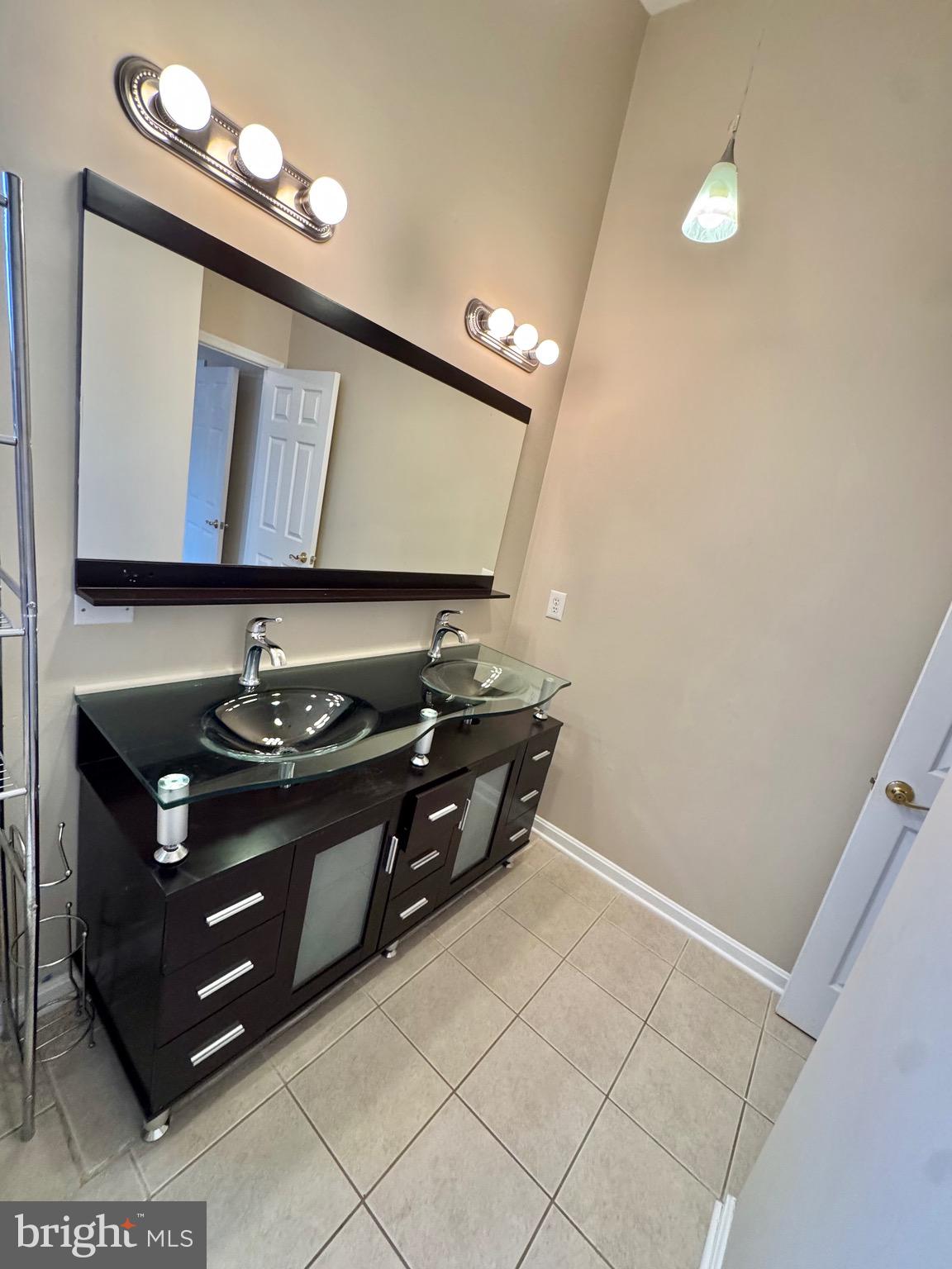 SEVEN OAKS - Residential Lease