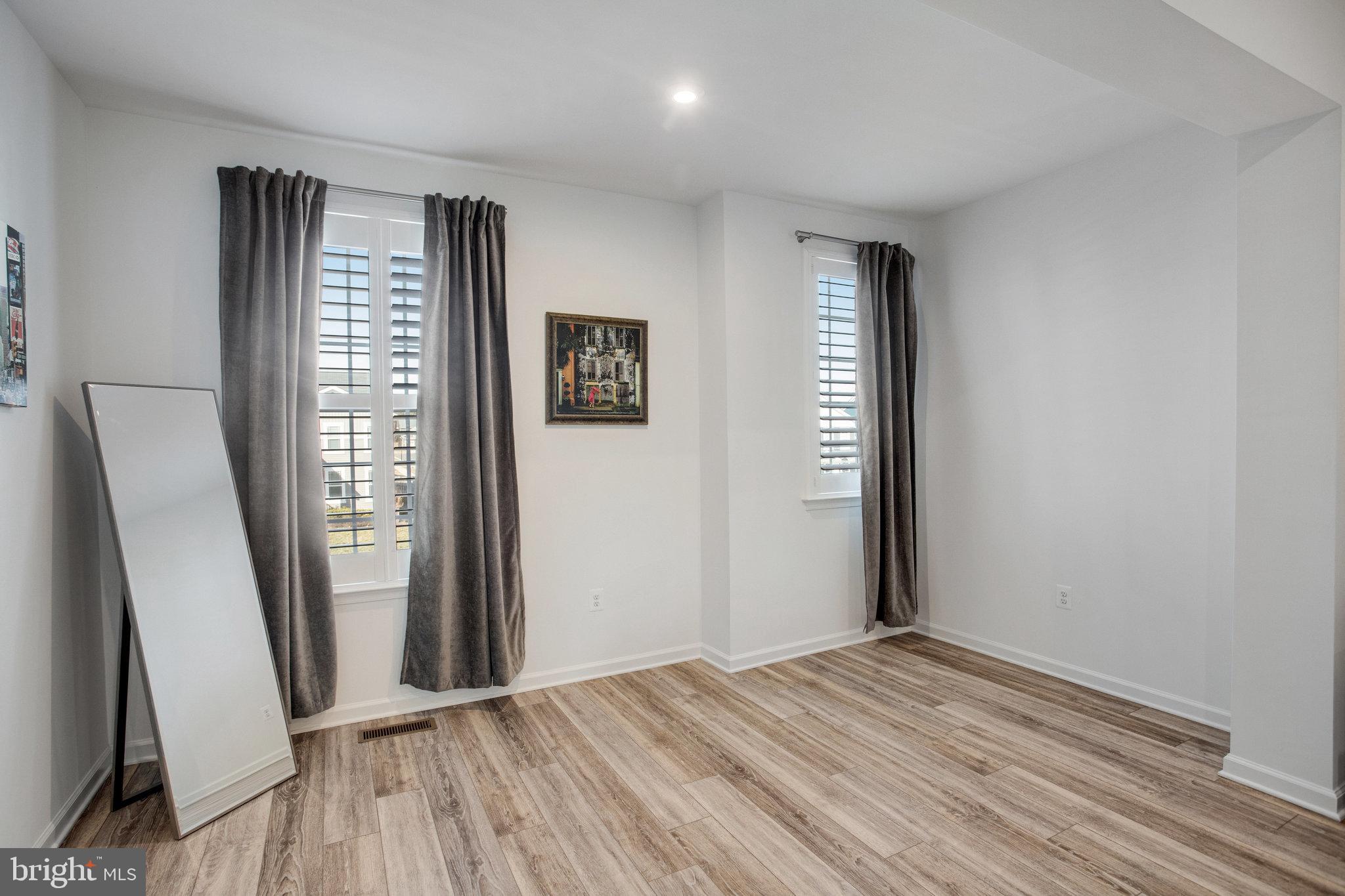 EMBREY MILL - Residential