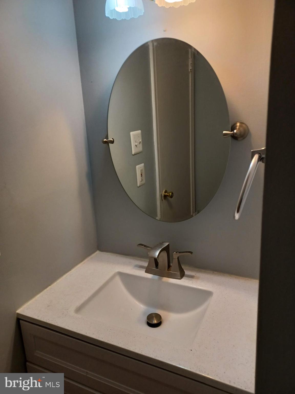 COUNTRY CLUB MANOR - Residential