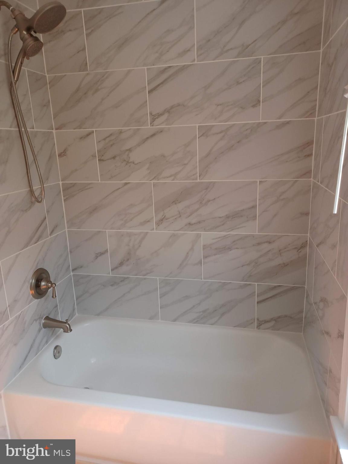 COUNTRY CLUB MANOR - Residential