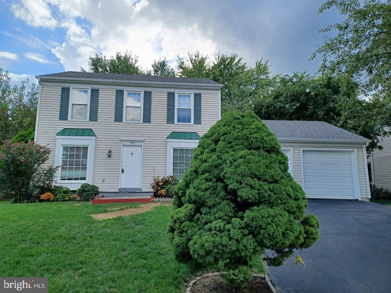 COUNTRY CLUB MANOR - Residential