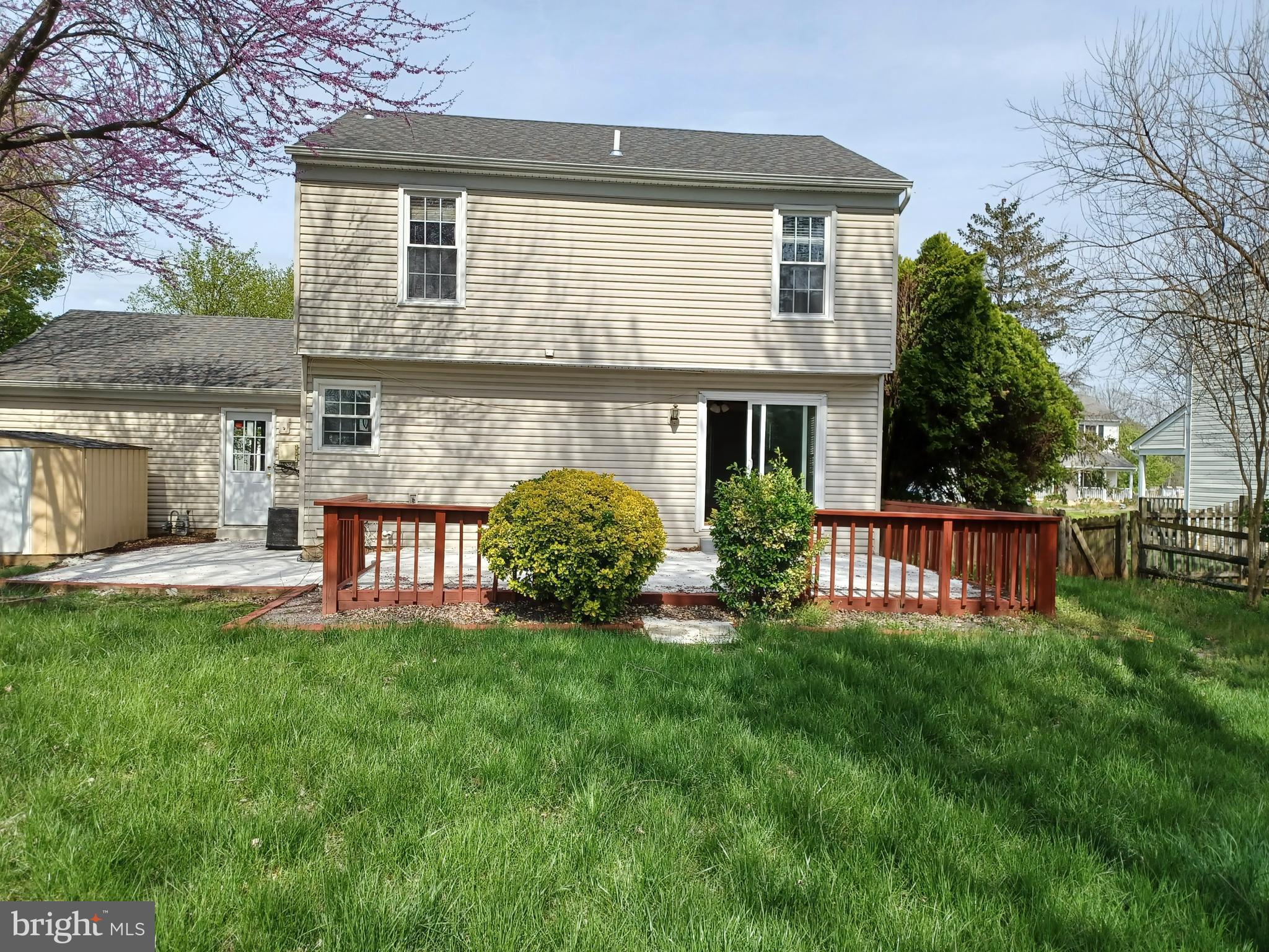 COUNTRY CLUB MANOR - Residential