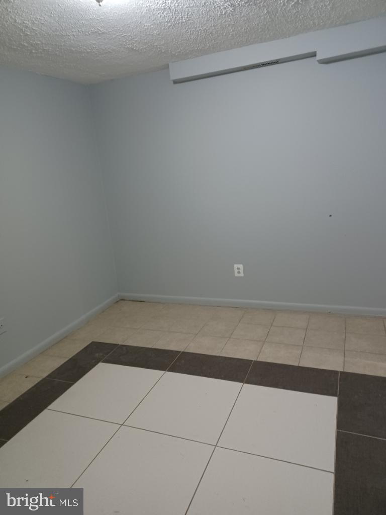 COUNTRY CLUB MANOR - Residential